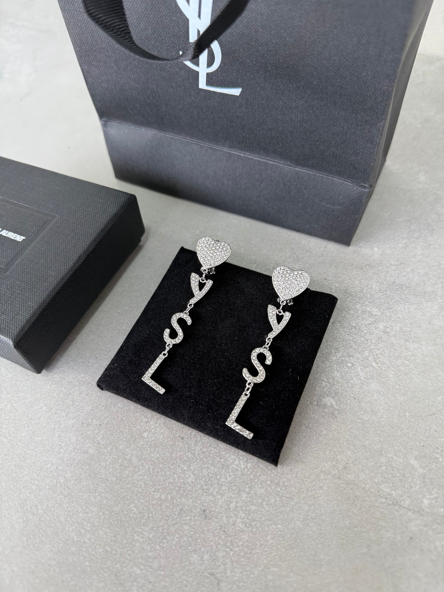 Aretes YSL logo pequeño -5411
