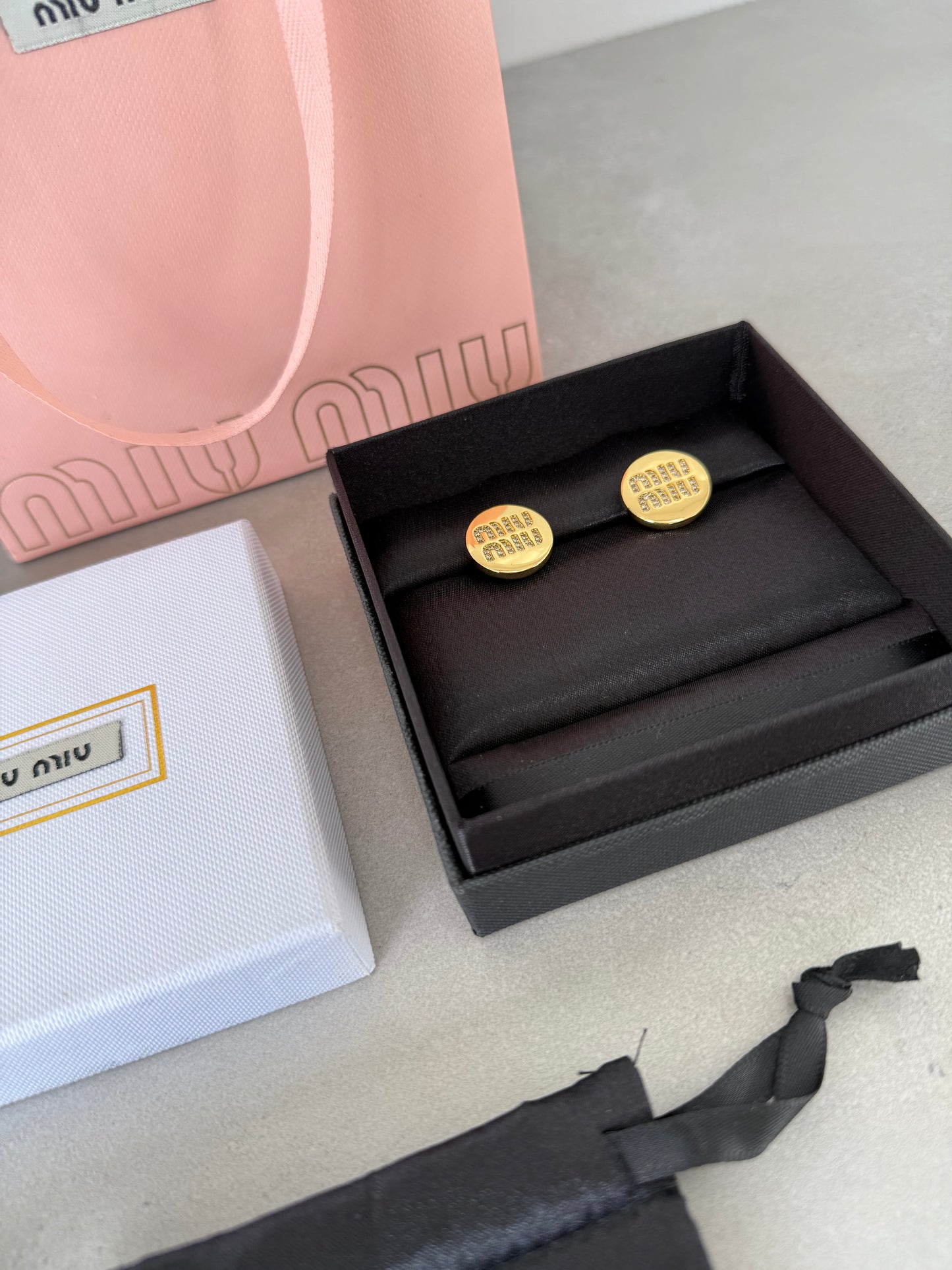 Aretes MM dorados -5307