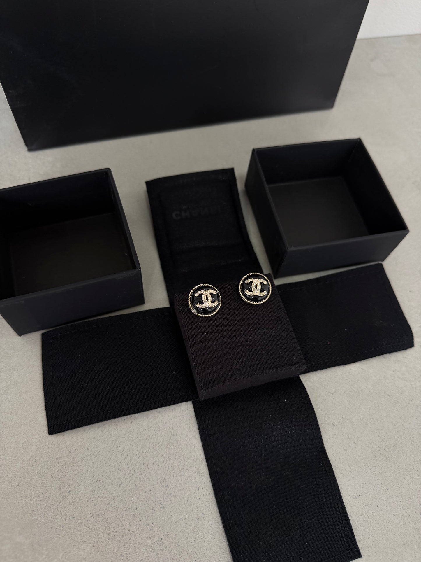 Aretes CC círculo ónix -5063