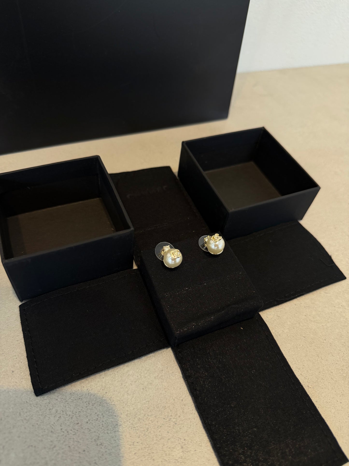 Aretes CC perla con dorado - 5471