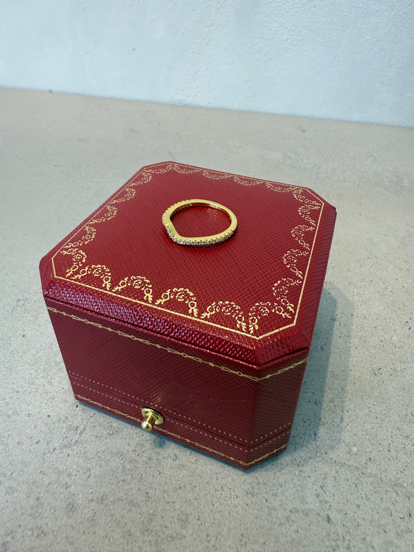 Anillo pandora dorado con zirconias -5254