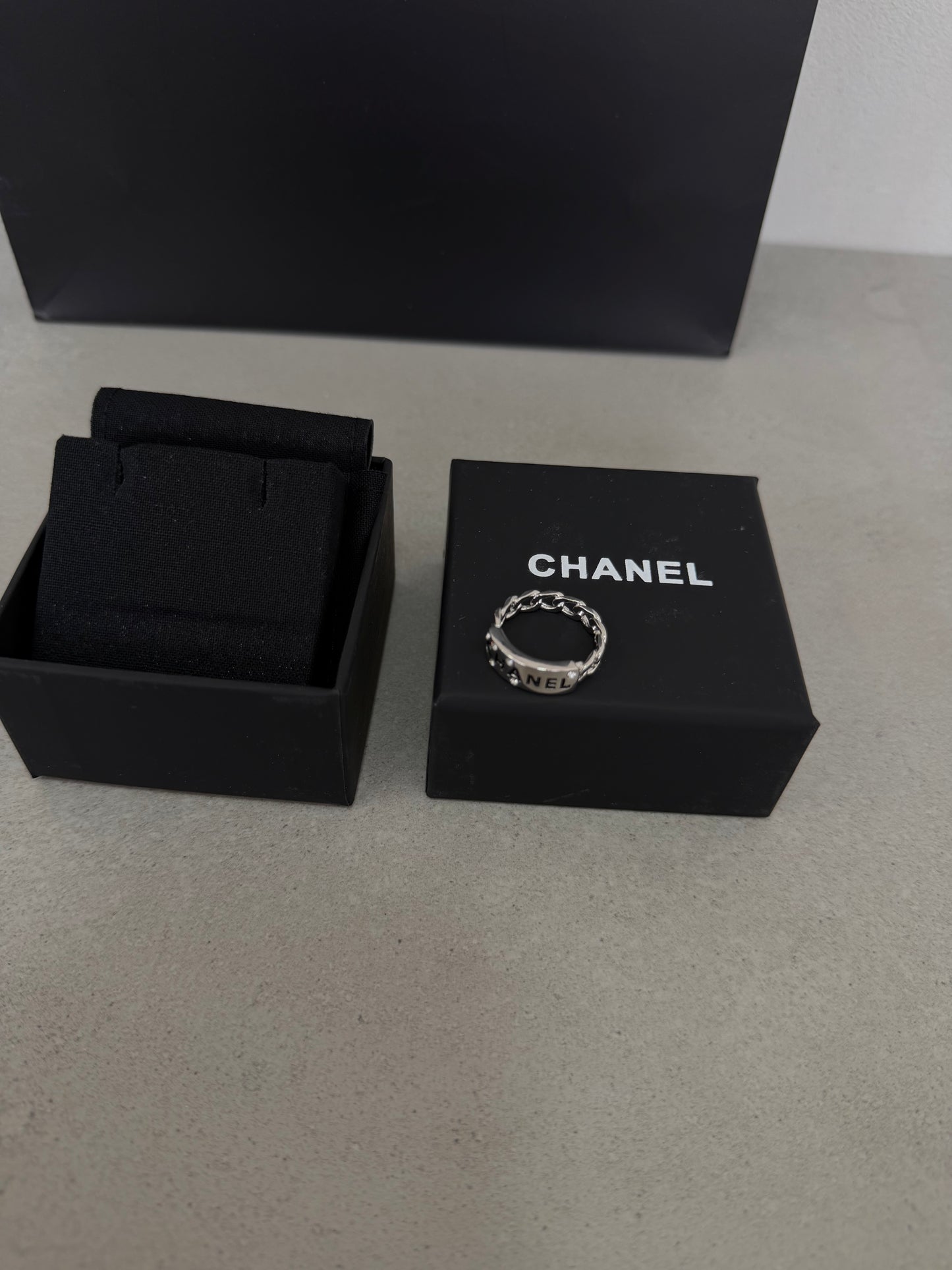 Anillo CC plateados -5059