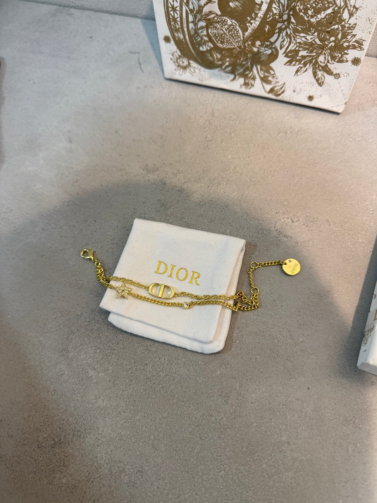 Pulsera CD Dorado con Estrella – Brillo Moderno -5048