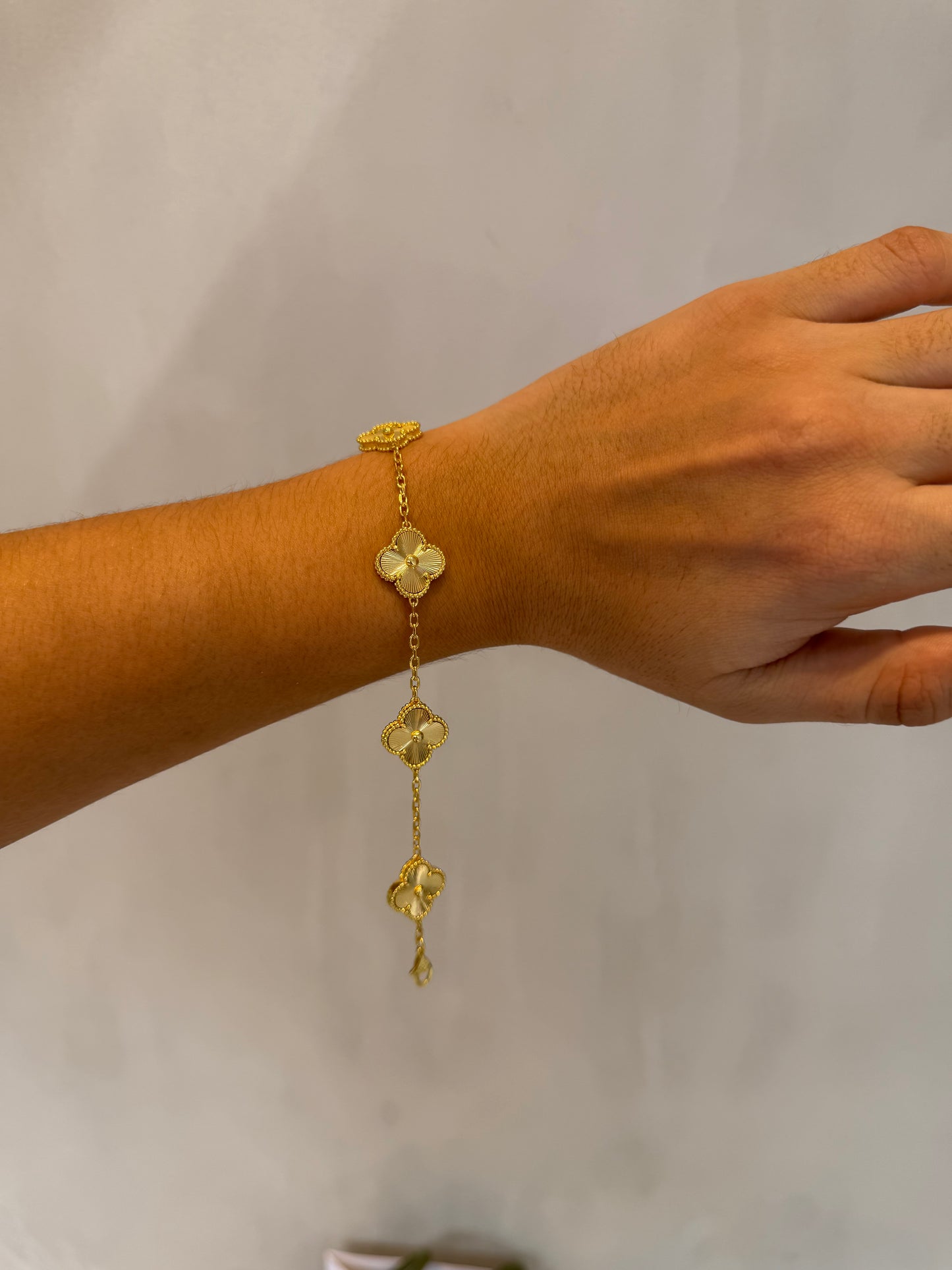Pulsera VCA dorada -5242