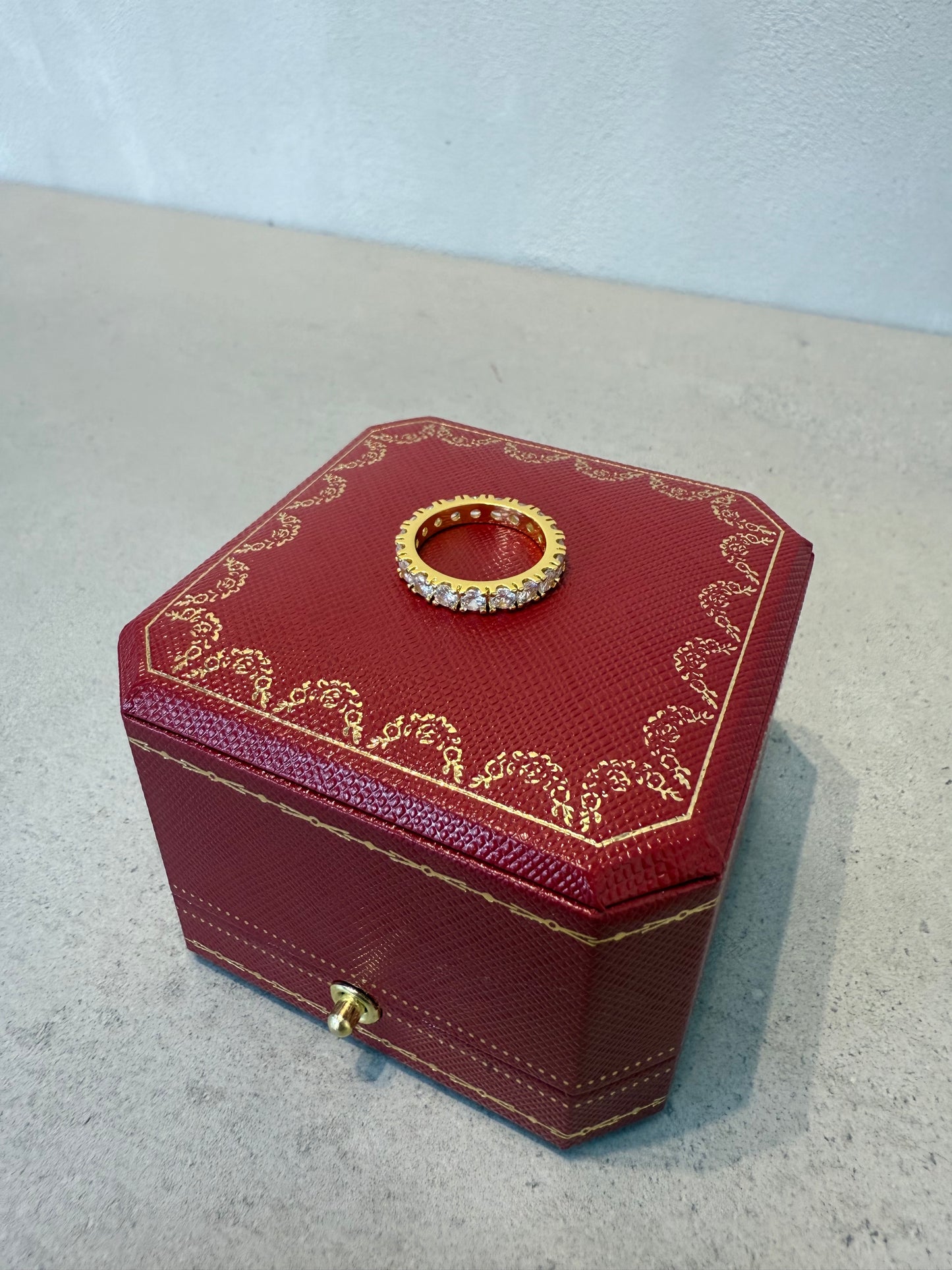 Anillo PAND dorado con zirconias grueso -5256