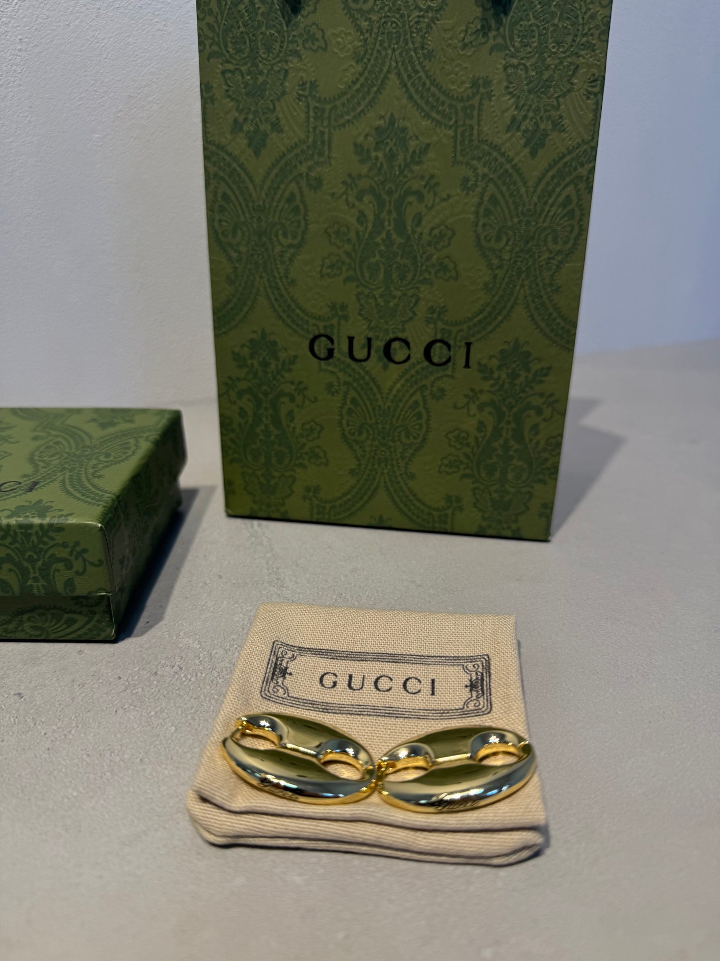 Aretes GG dorados Círculos - 5576