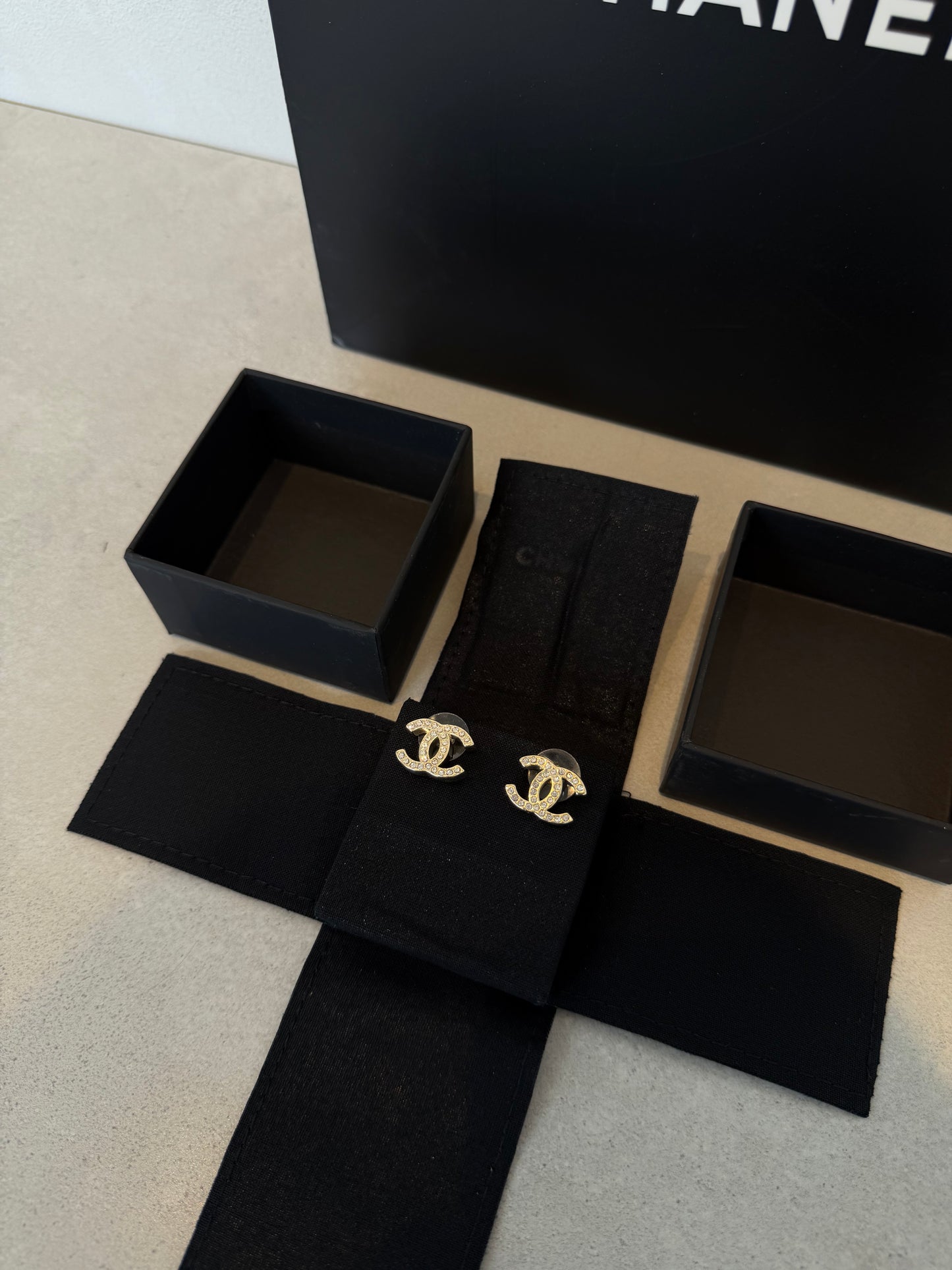 Aretes CC diamantes con dorado -5075