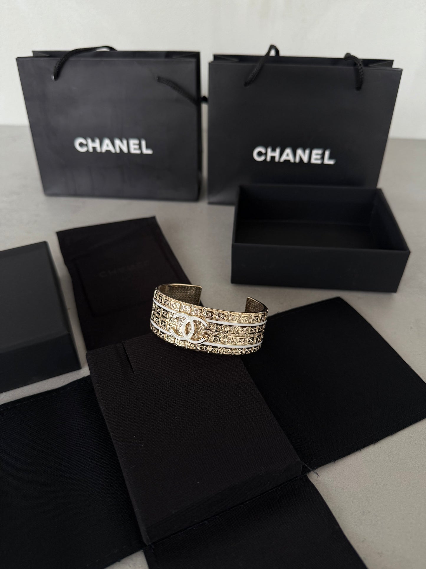 Pulsera CC dorada - 5522
