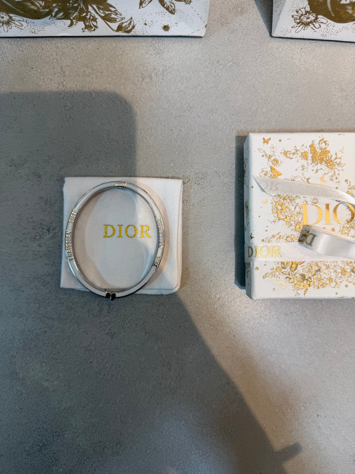 Pulsera CD Plateada – Brillo Moderno y Estilo Refinado -5055