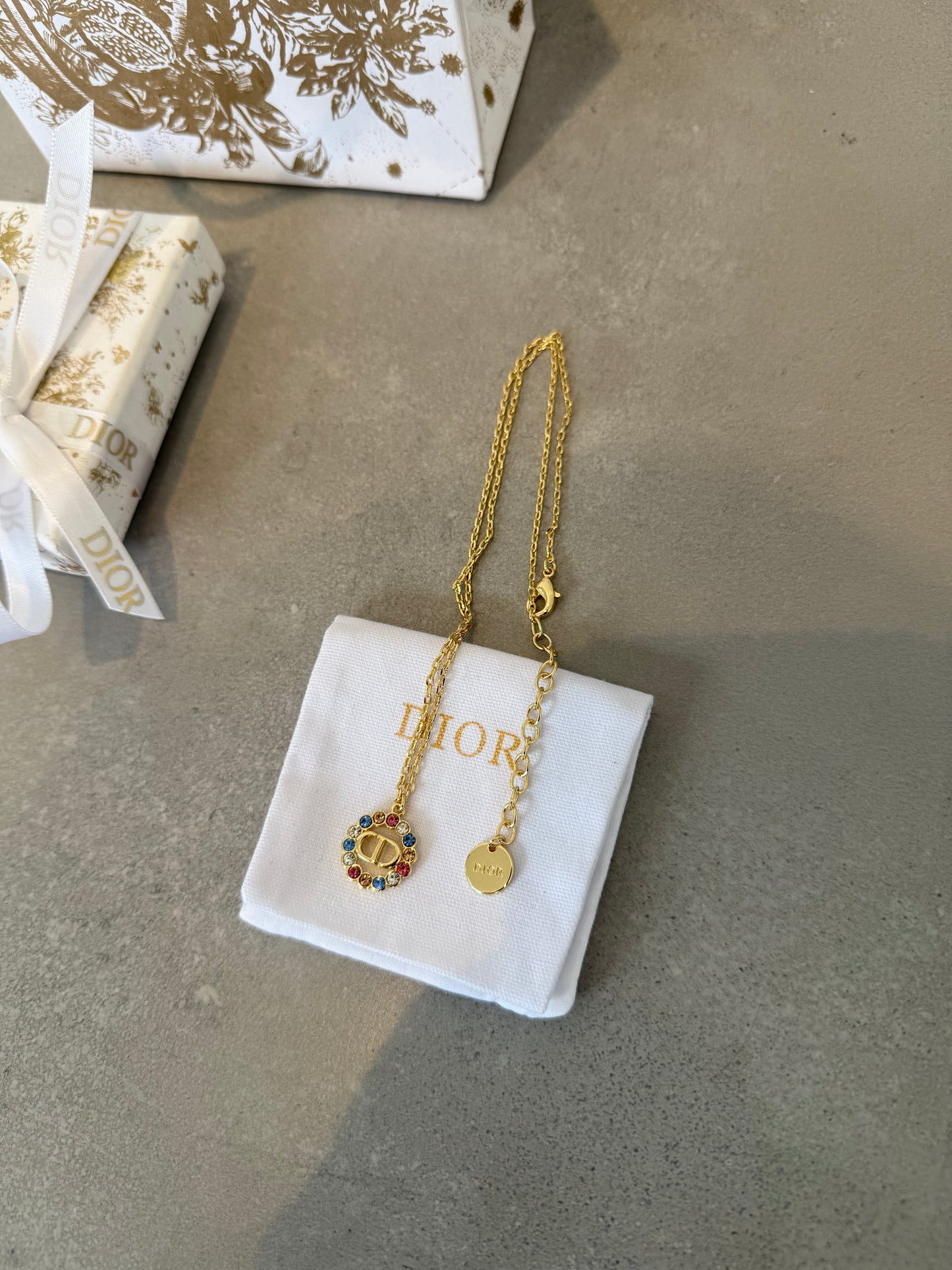 Collar CD dorado -5022