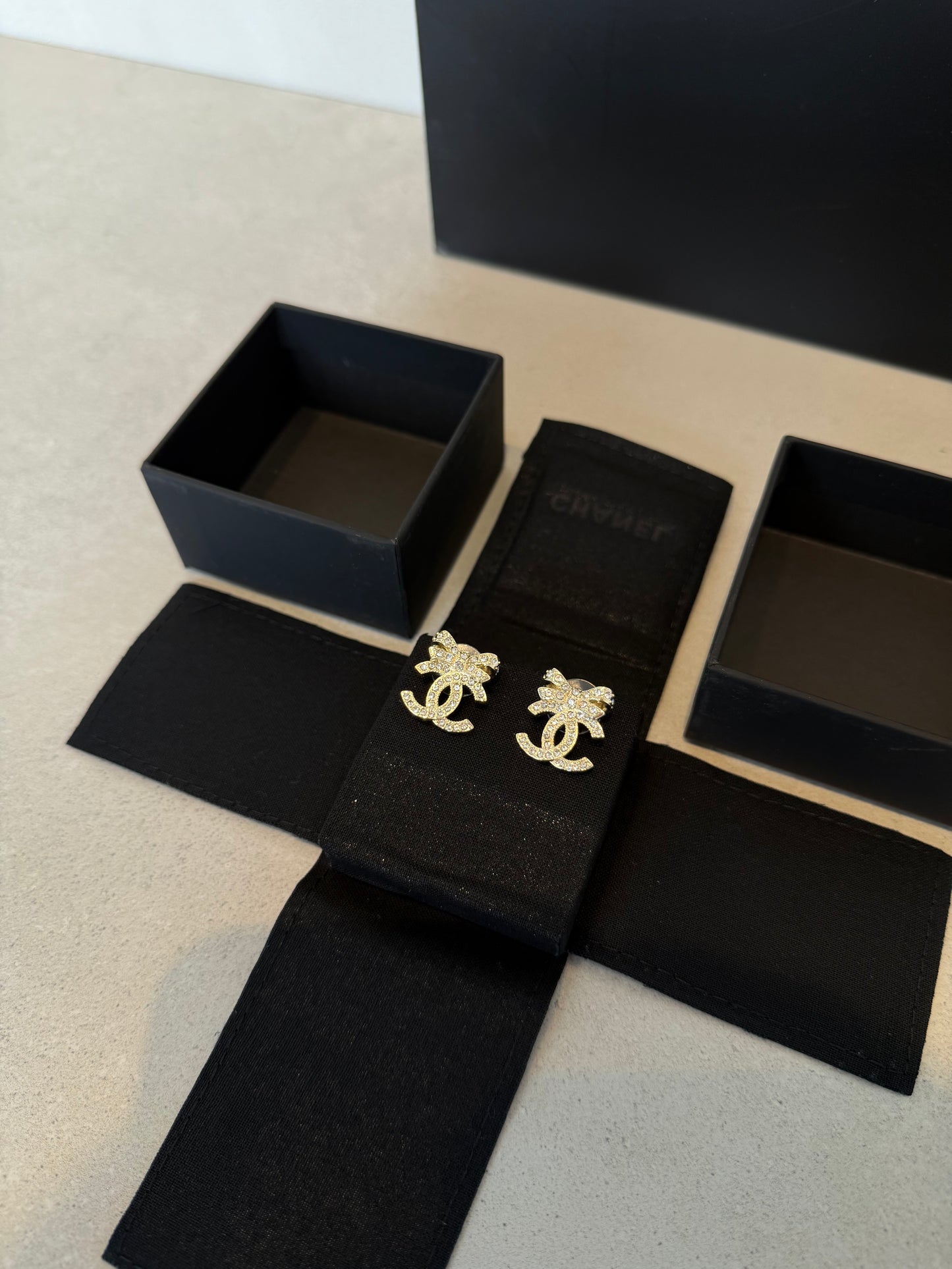 Aretes CC lazo -5061