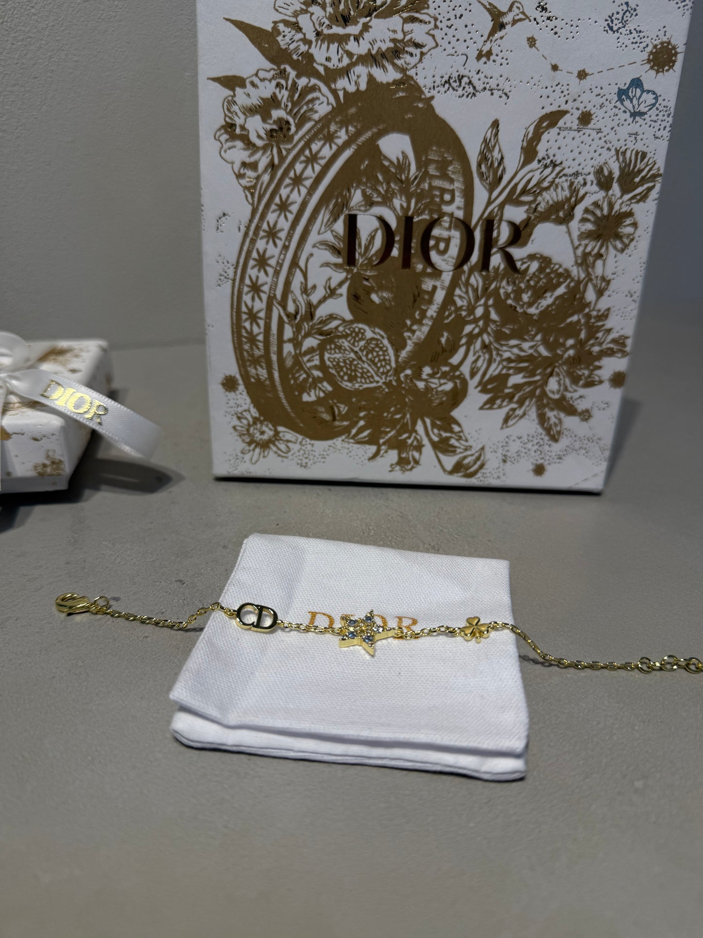 Pulsera CD dorada estrella y perla - 5564