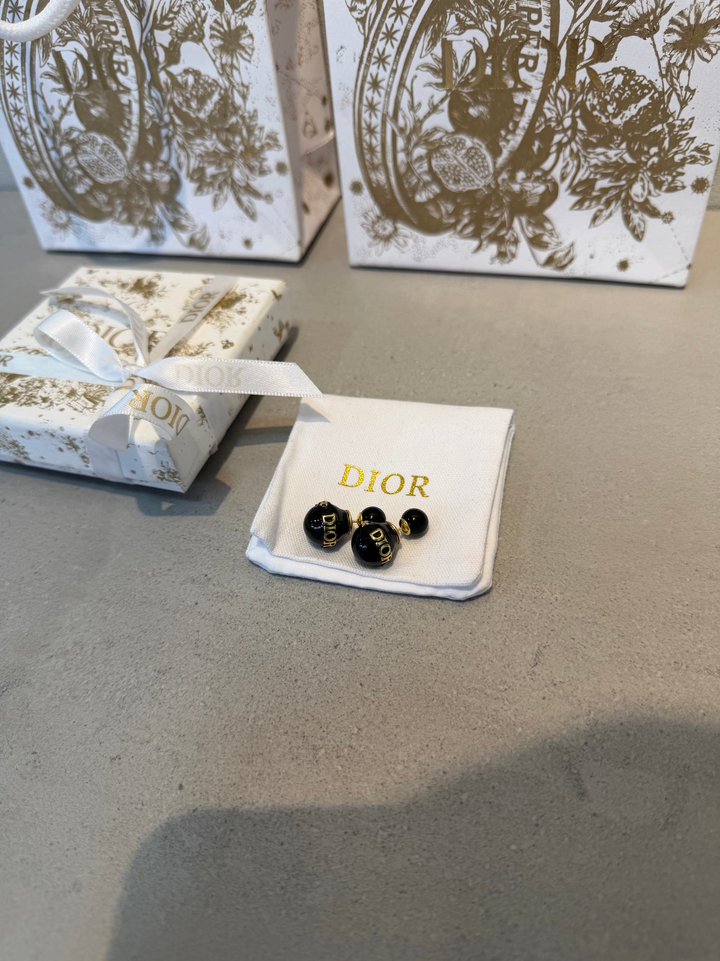 Aretes CD perla negra