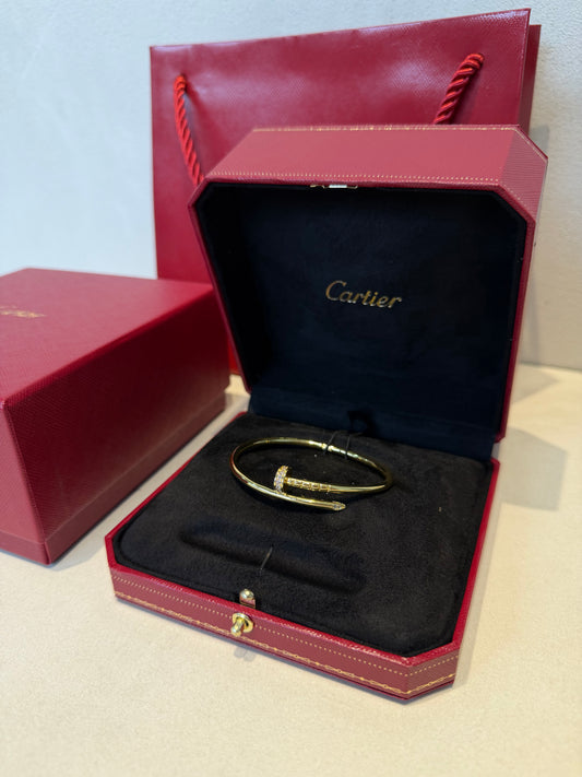 Pulsera CRT dorada con diamantes