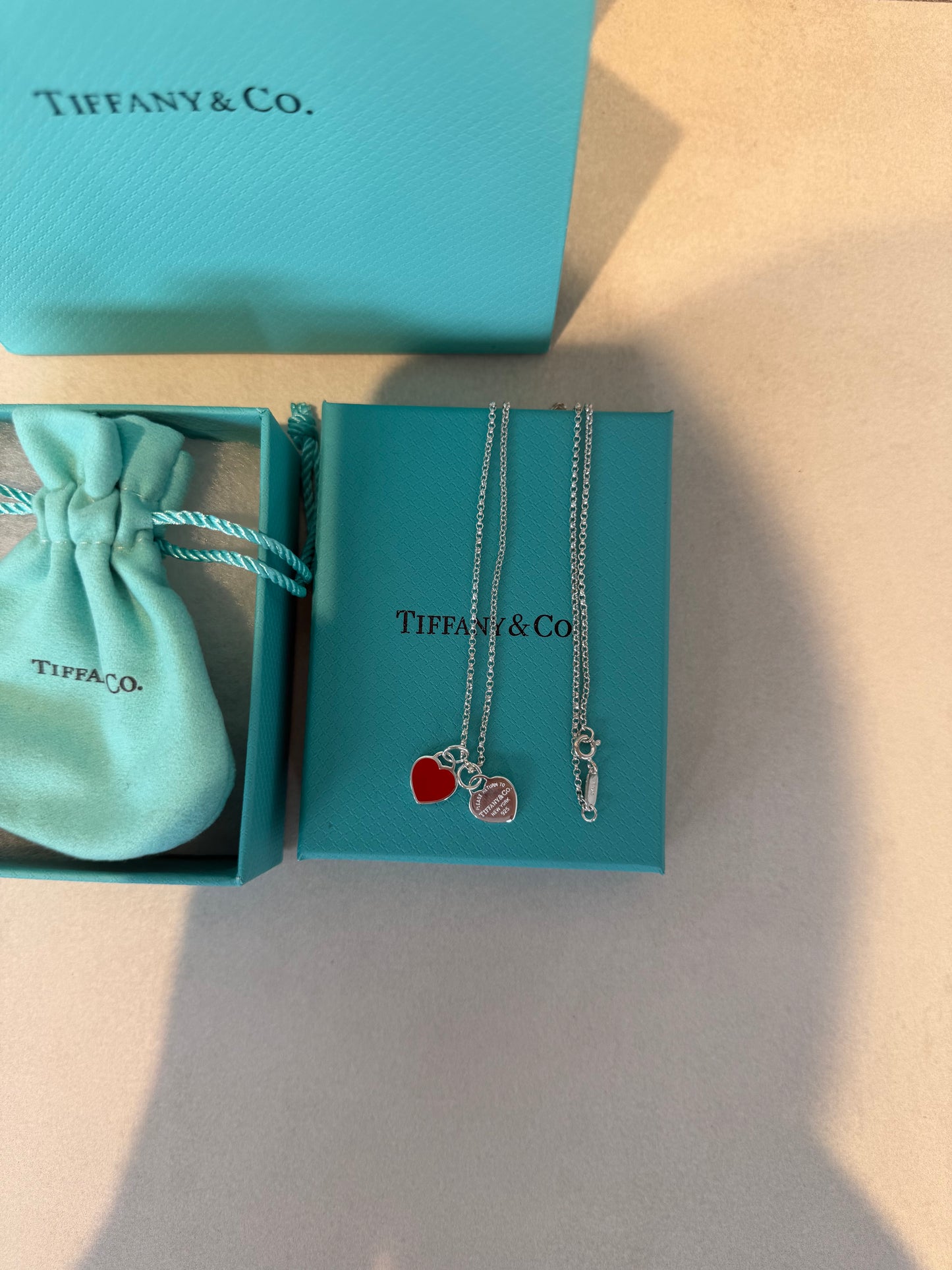 Collar TIF corazón rojo