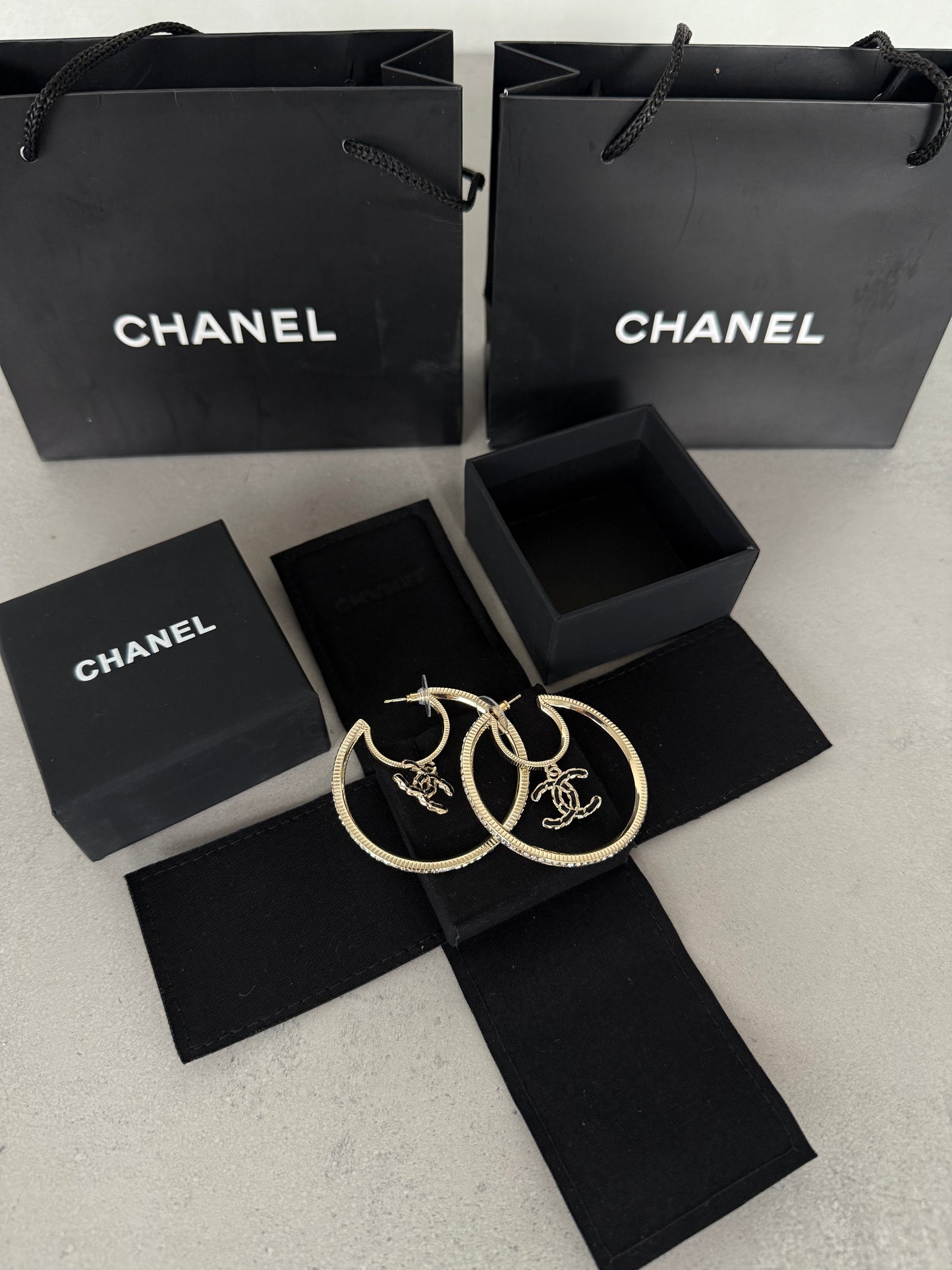 Aretes CC redondos dorados