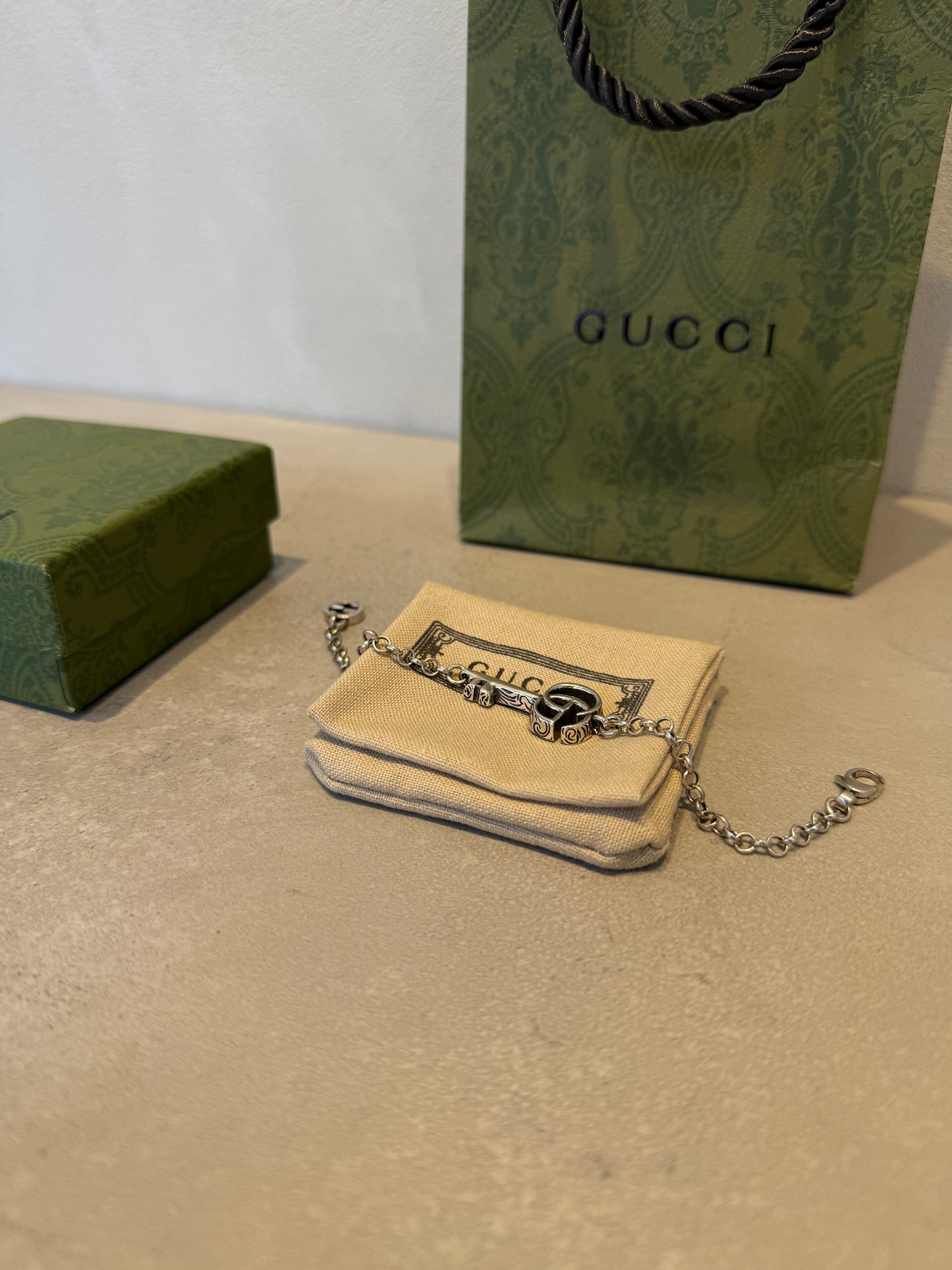 Pulsera GG llave plateada