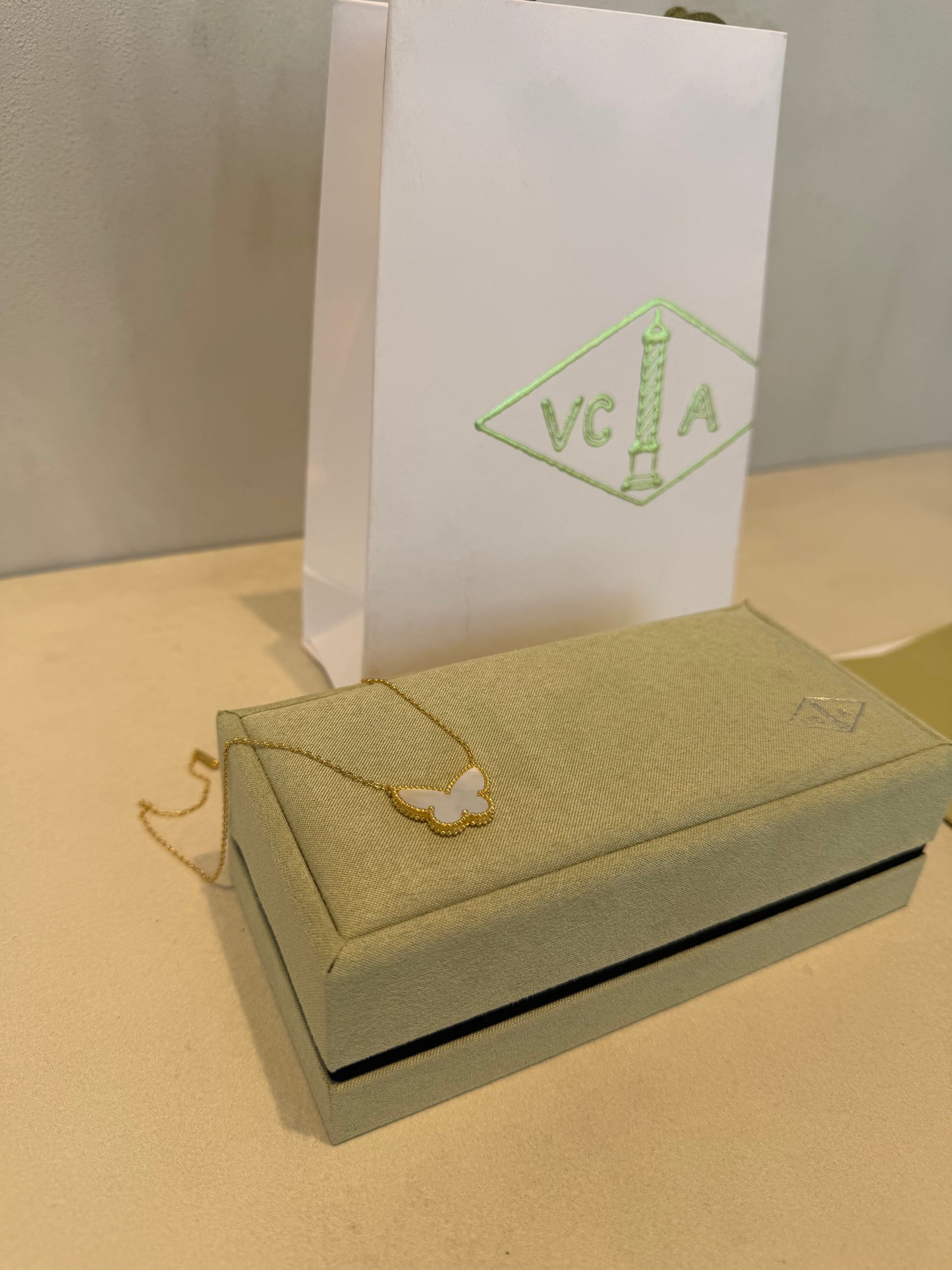 Collar VCA mariposa grande