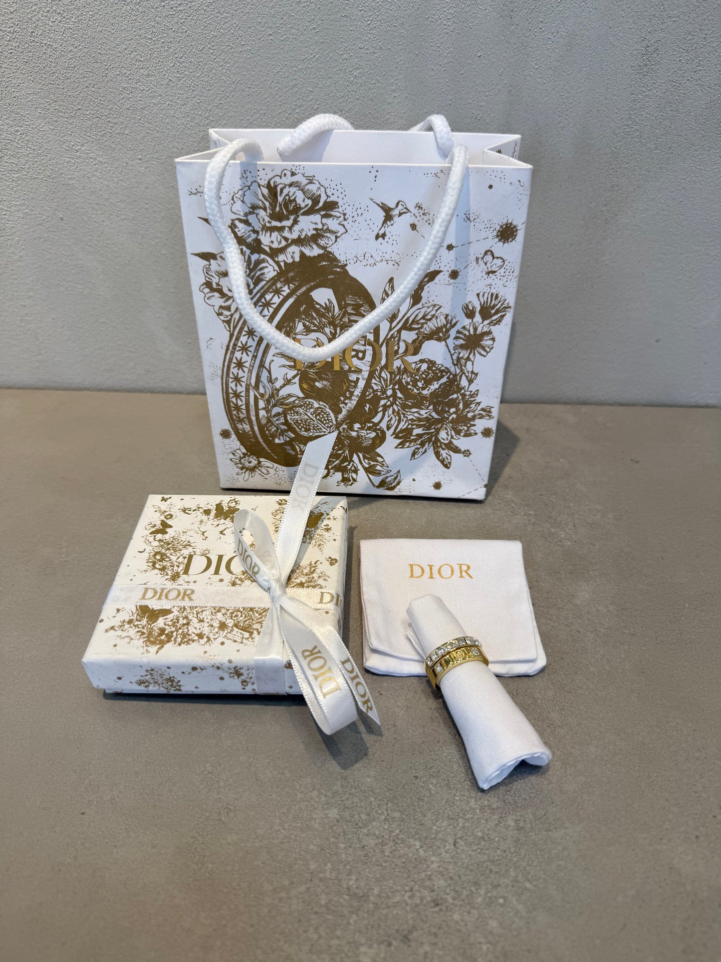 Anillos CD dorado y diamante TALLA PENDIENTE