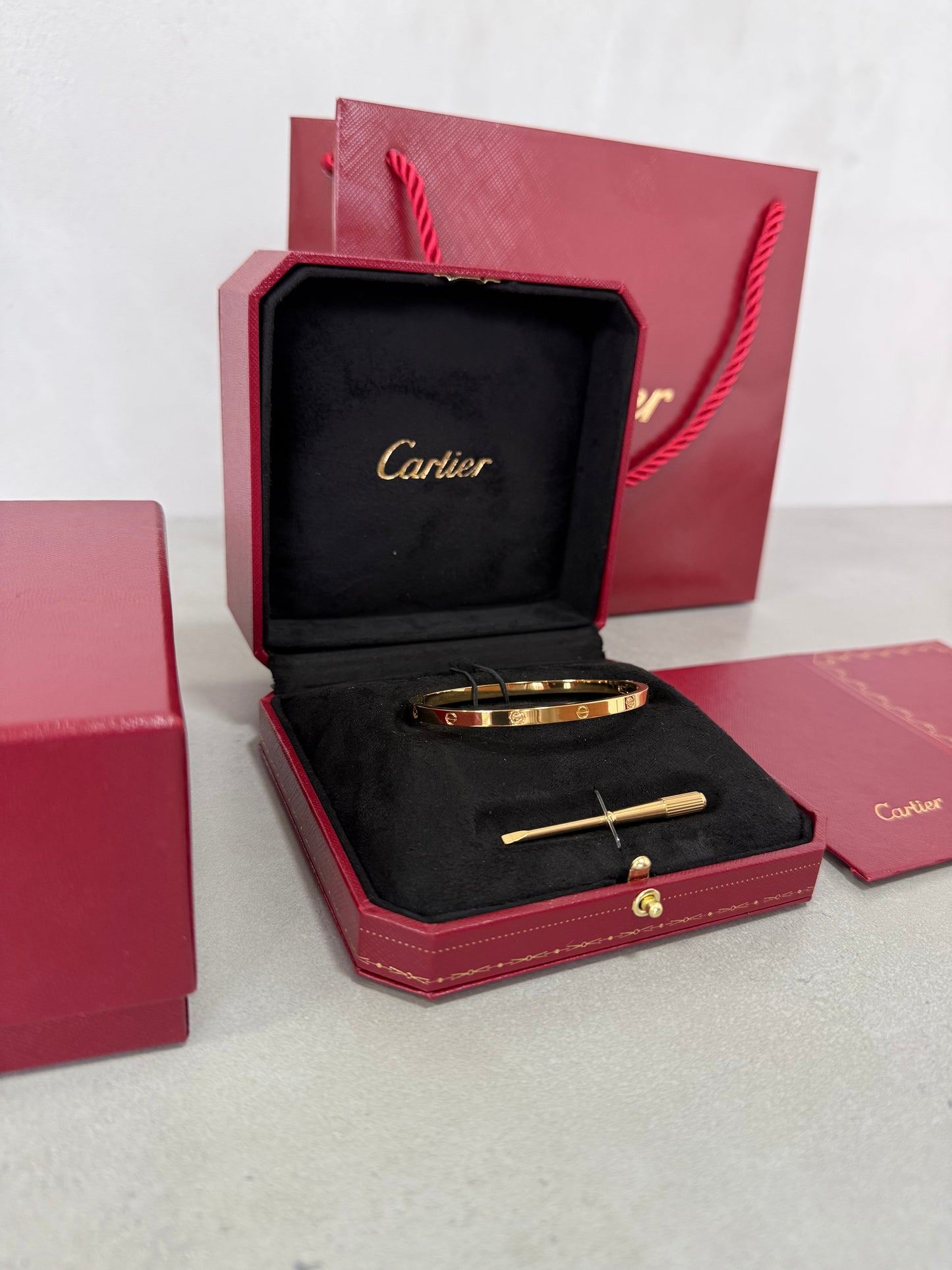 Pulsera CRT love dorada