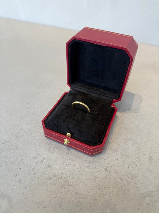 Anillo PAND dorado con zirconias