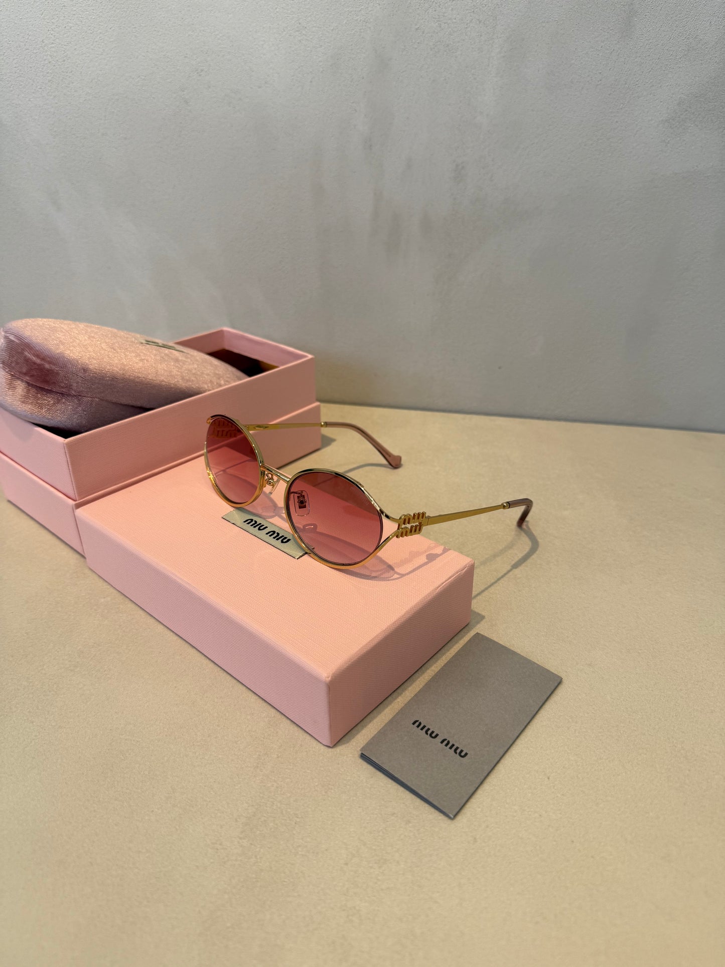 Gafas de Sol Miumiu pink oval