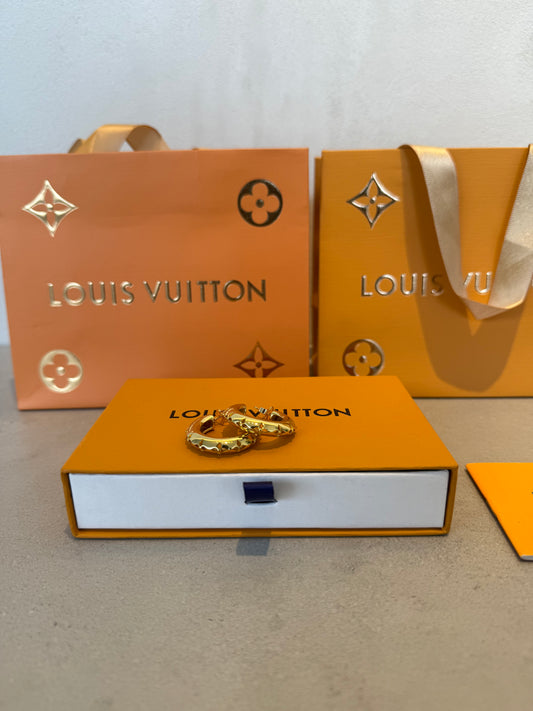 Arete LV redondo dorado