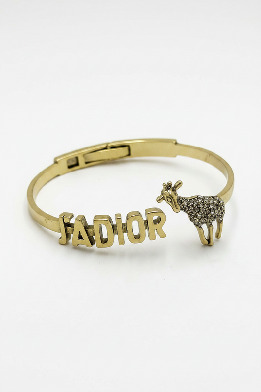 Pulsera CD Jirafa – Estilo Iconográfico y Detalle Único -5052