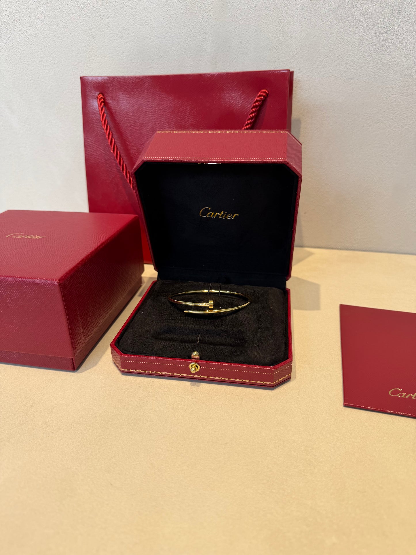 Pulsera CRT dorada- JC - 5005