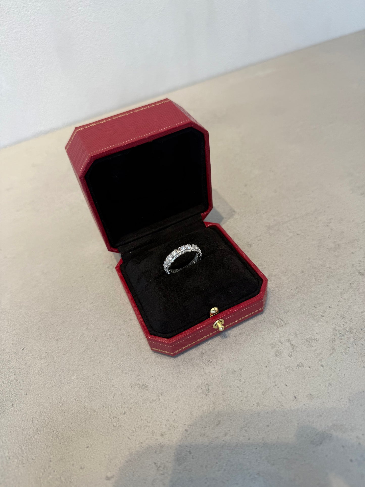 Anillo TIF zirconias plata