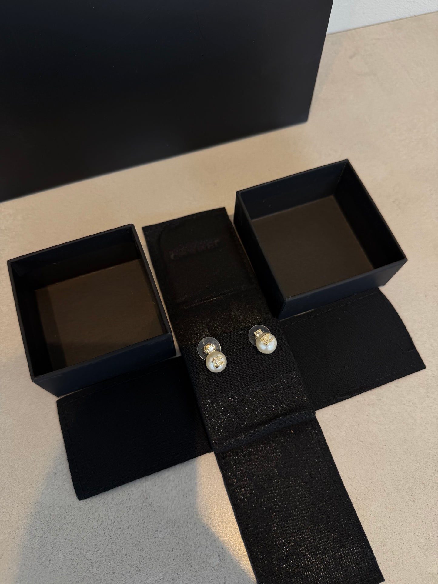 Aretes CC perla con dorado - 5471