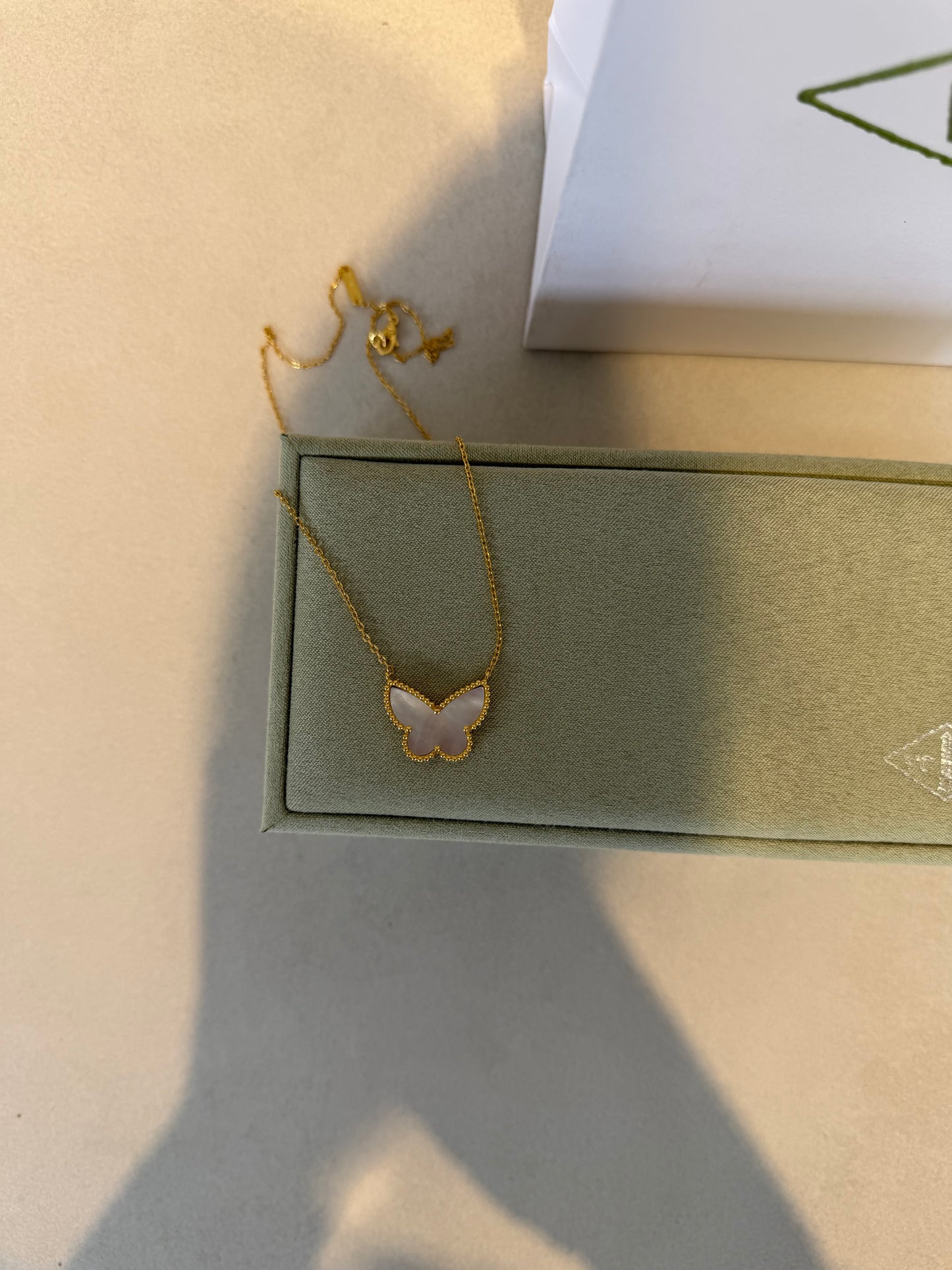 Collar VCA mariposa grande