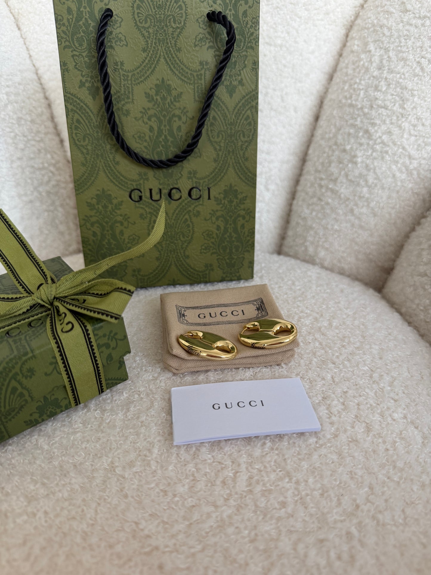 Aretes GG dorados Círculos - 5576