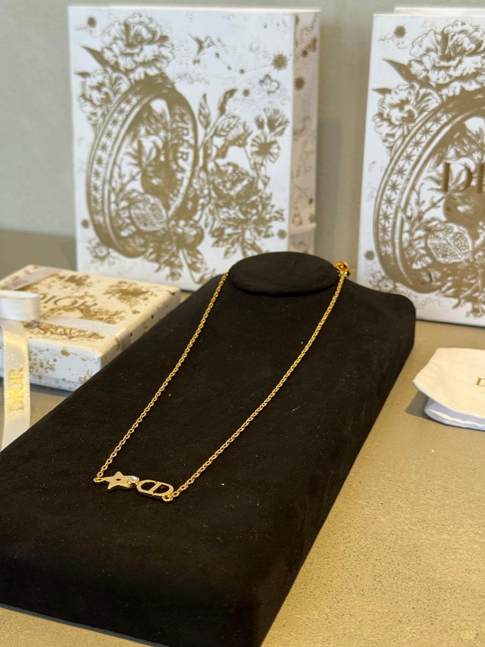 Collar CD dorado estrella 5663