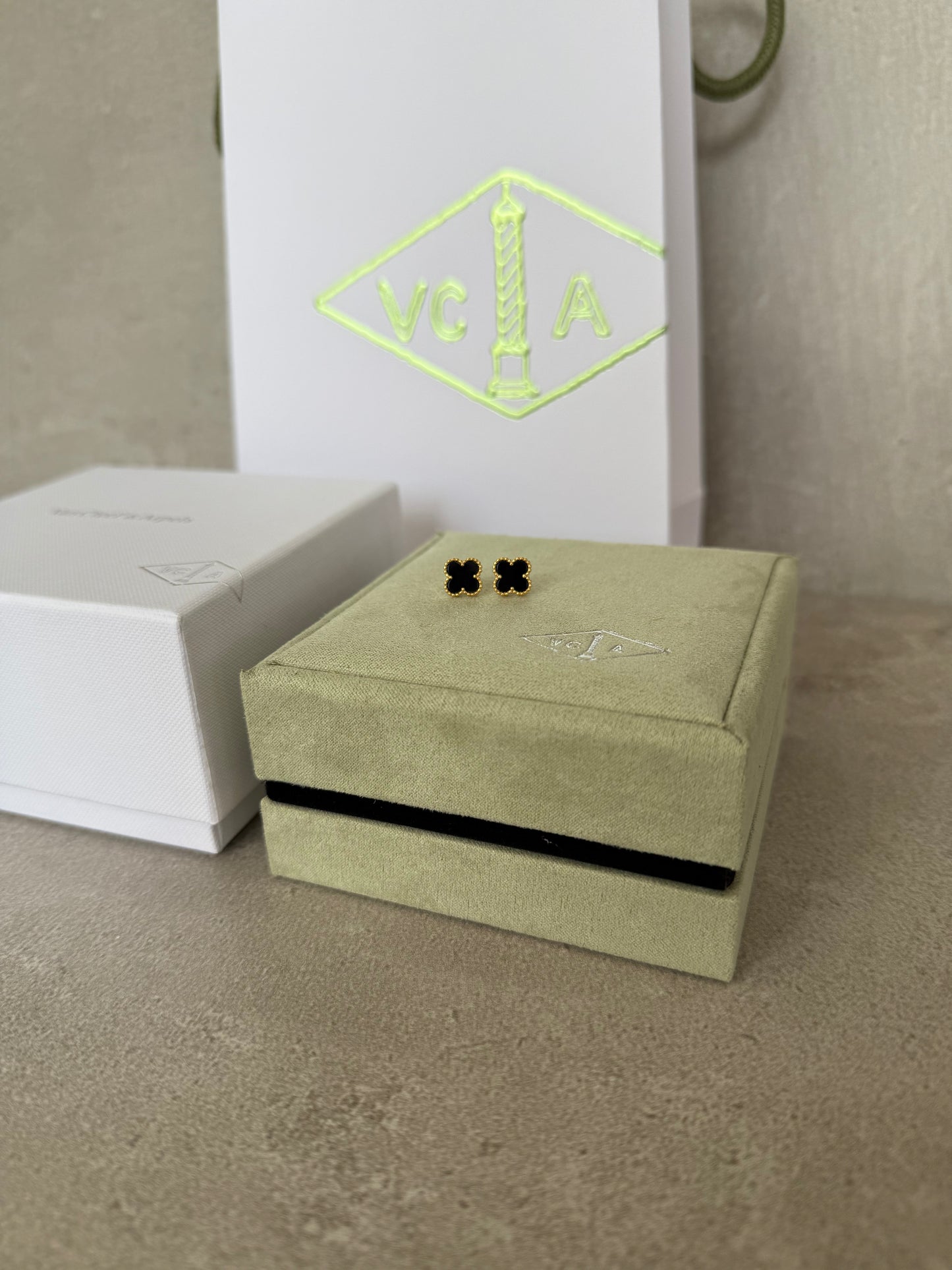 Aretes VCA mini onix