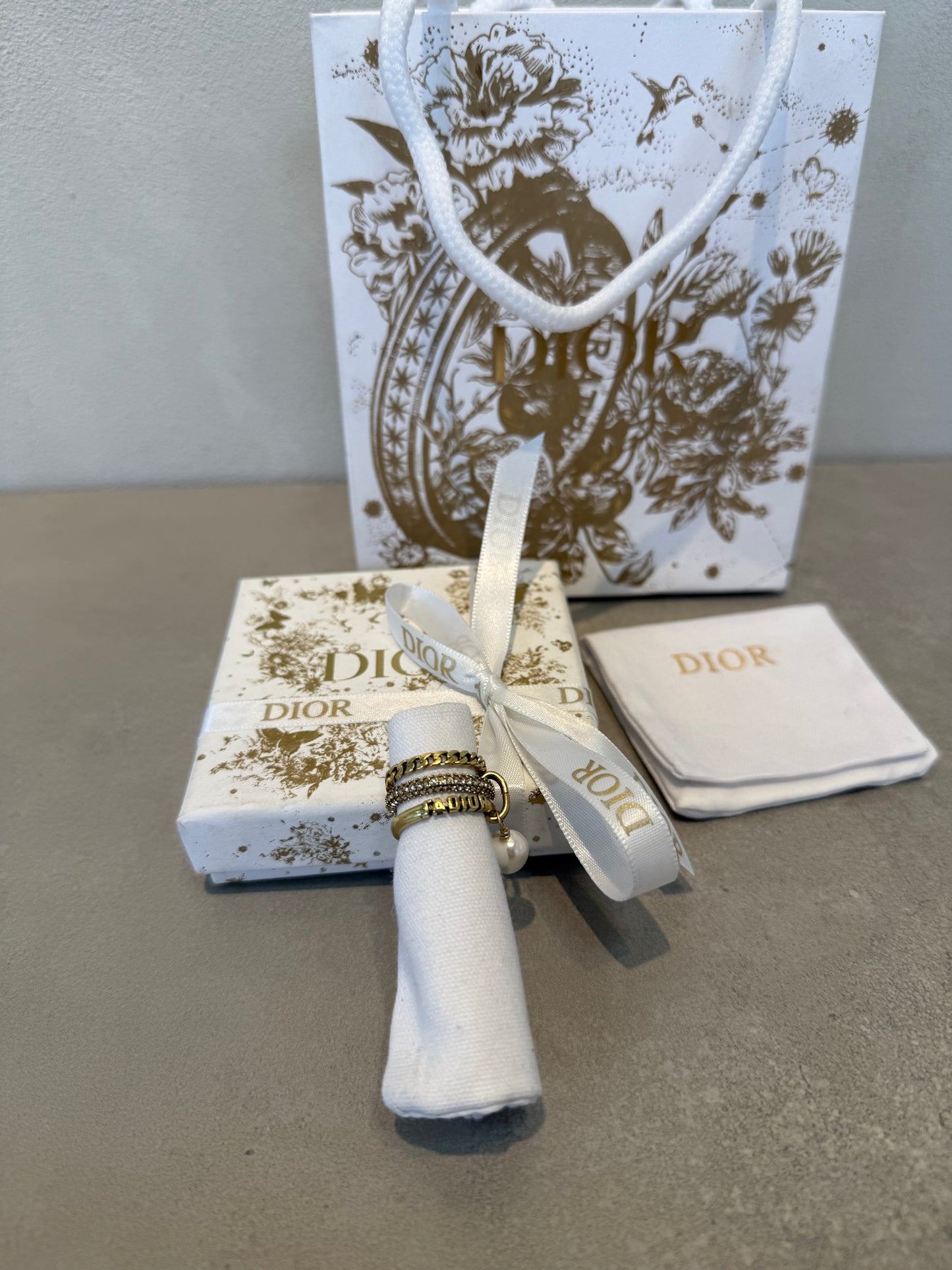 Anillos CD dorados TALLA PENDIENTE