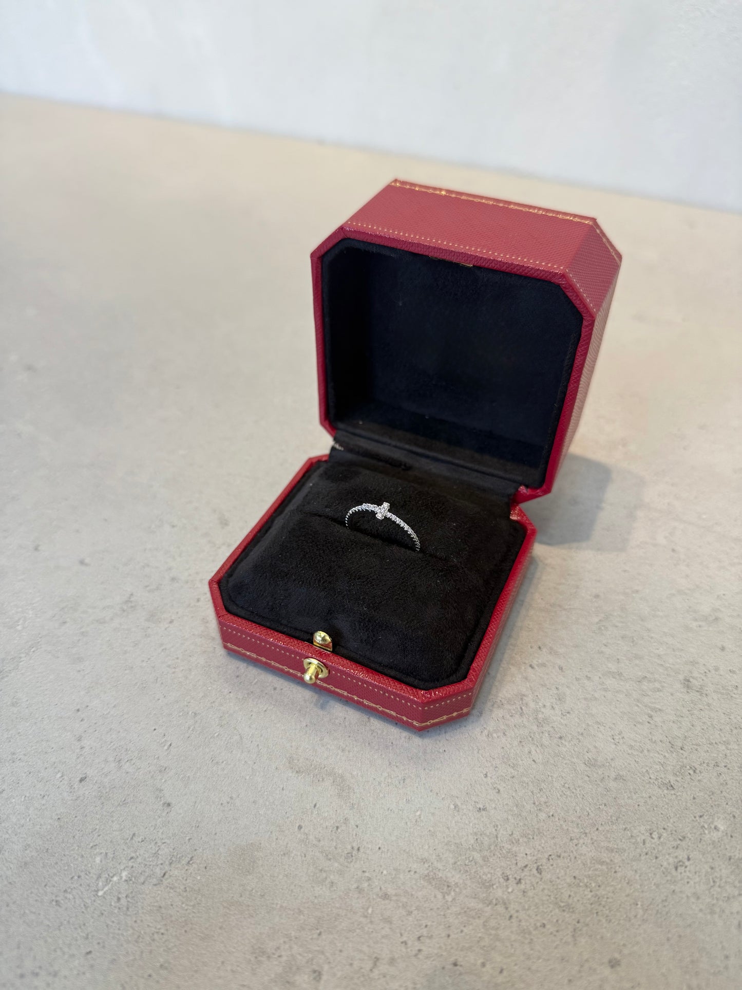 Anillo TIF plateado con zirconias -5181