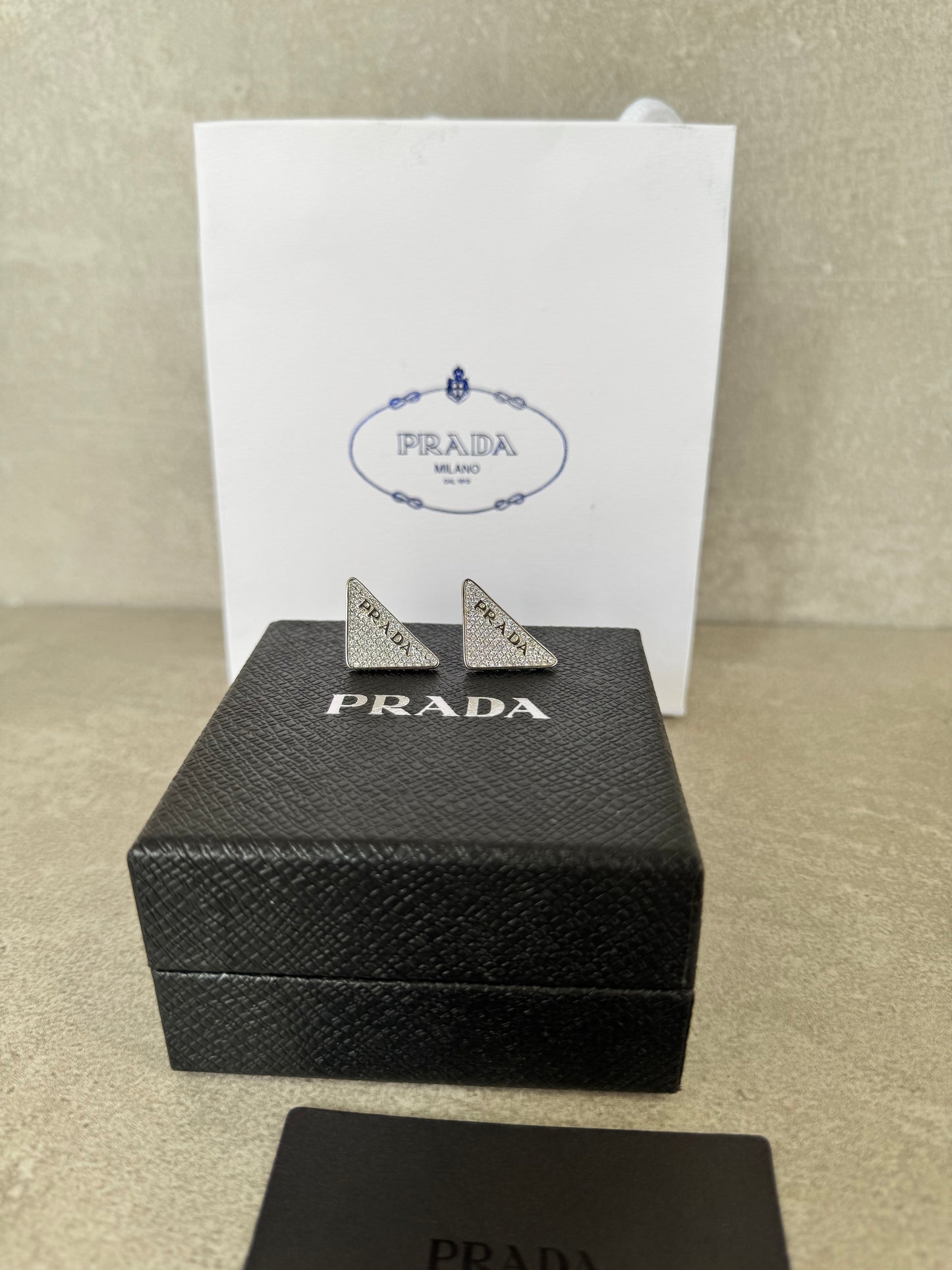 Aretes PR Triángulo en Plata