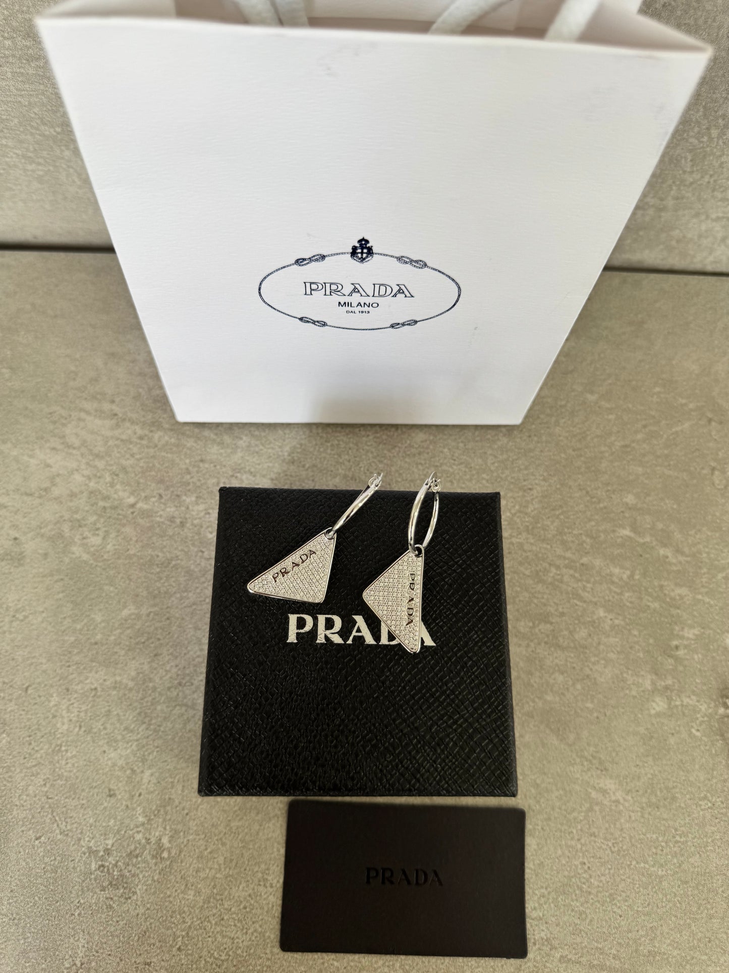 Aretes PR Triángulo en  Plata con argollas