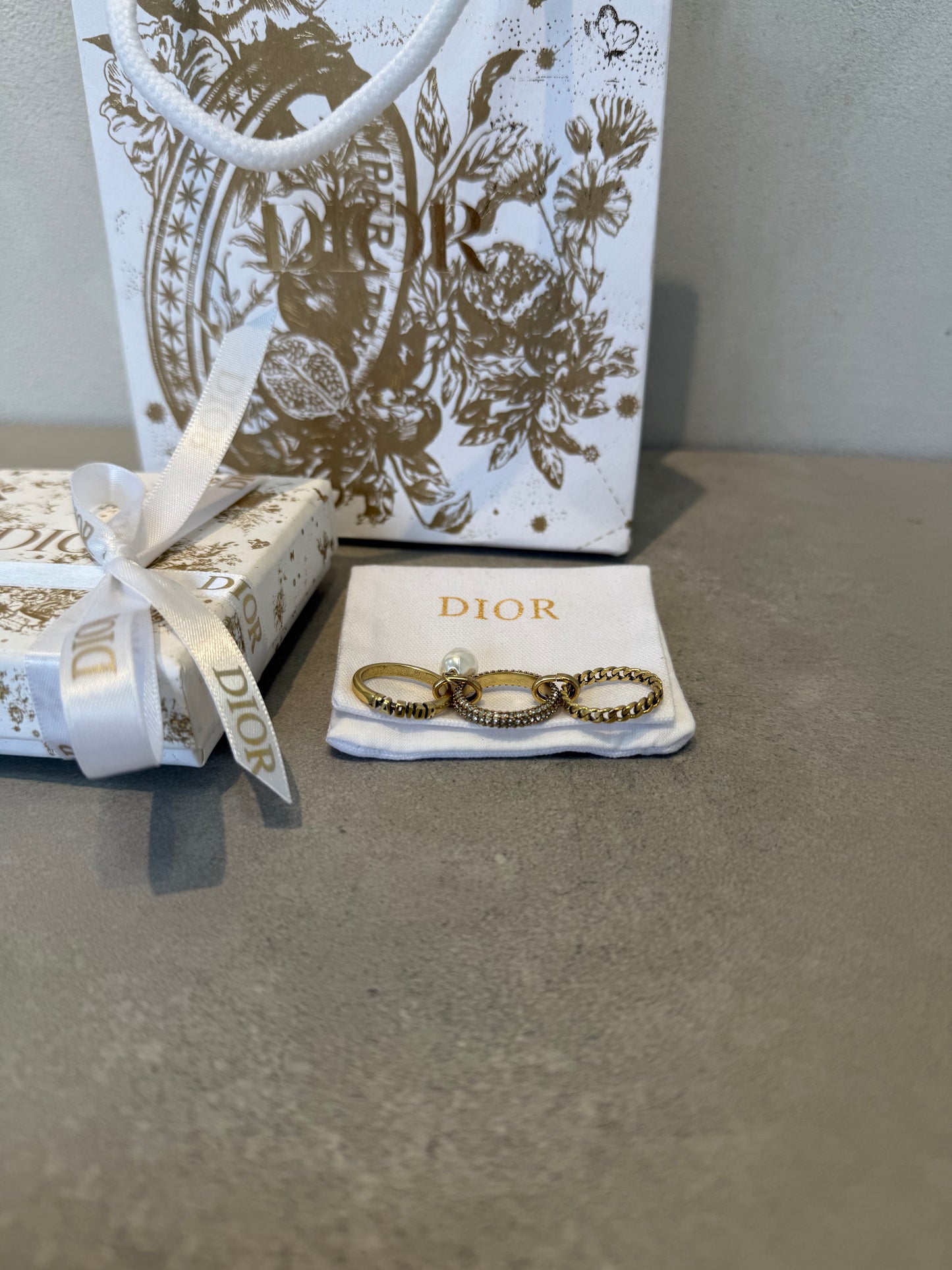 Anillos CD dorados TALLA PENDIENTE