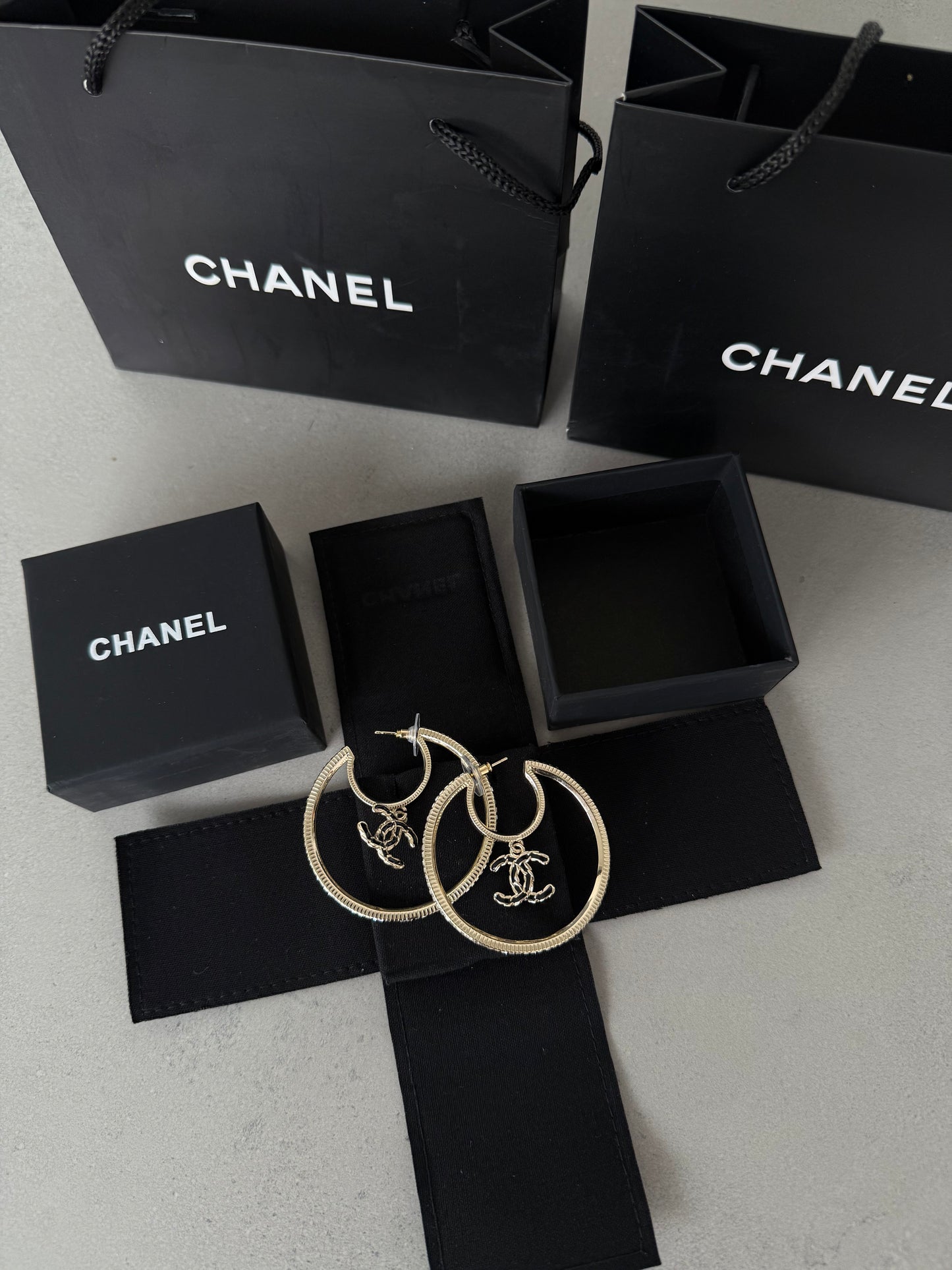 Aretes CC redondos dorados