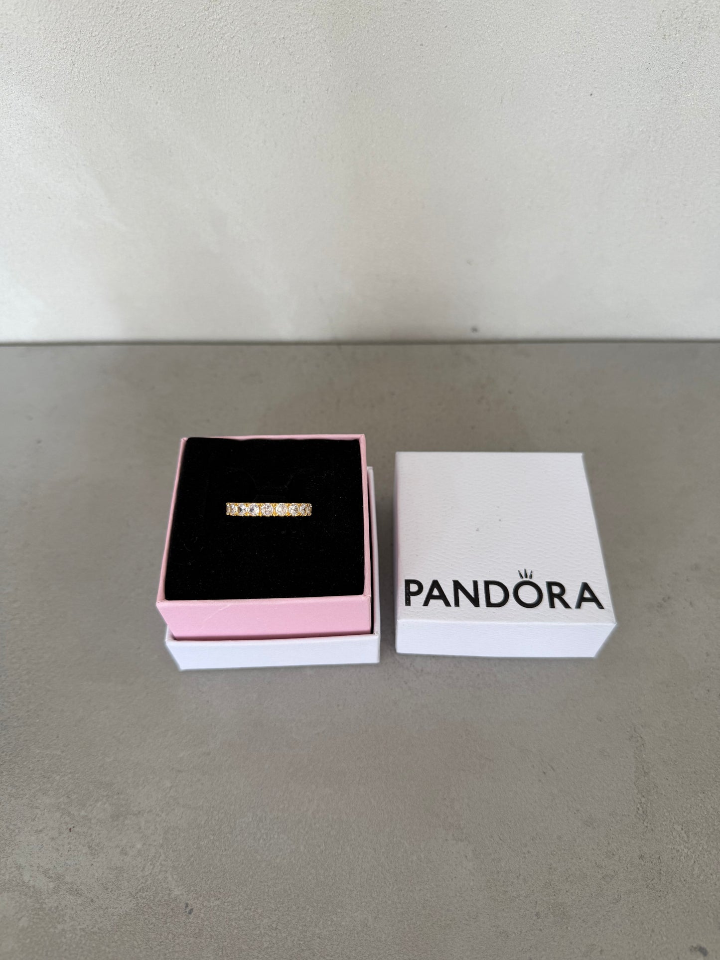 Anillo PAND dorado con zirconias grueso -5256