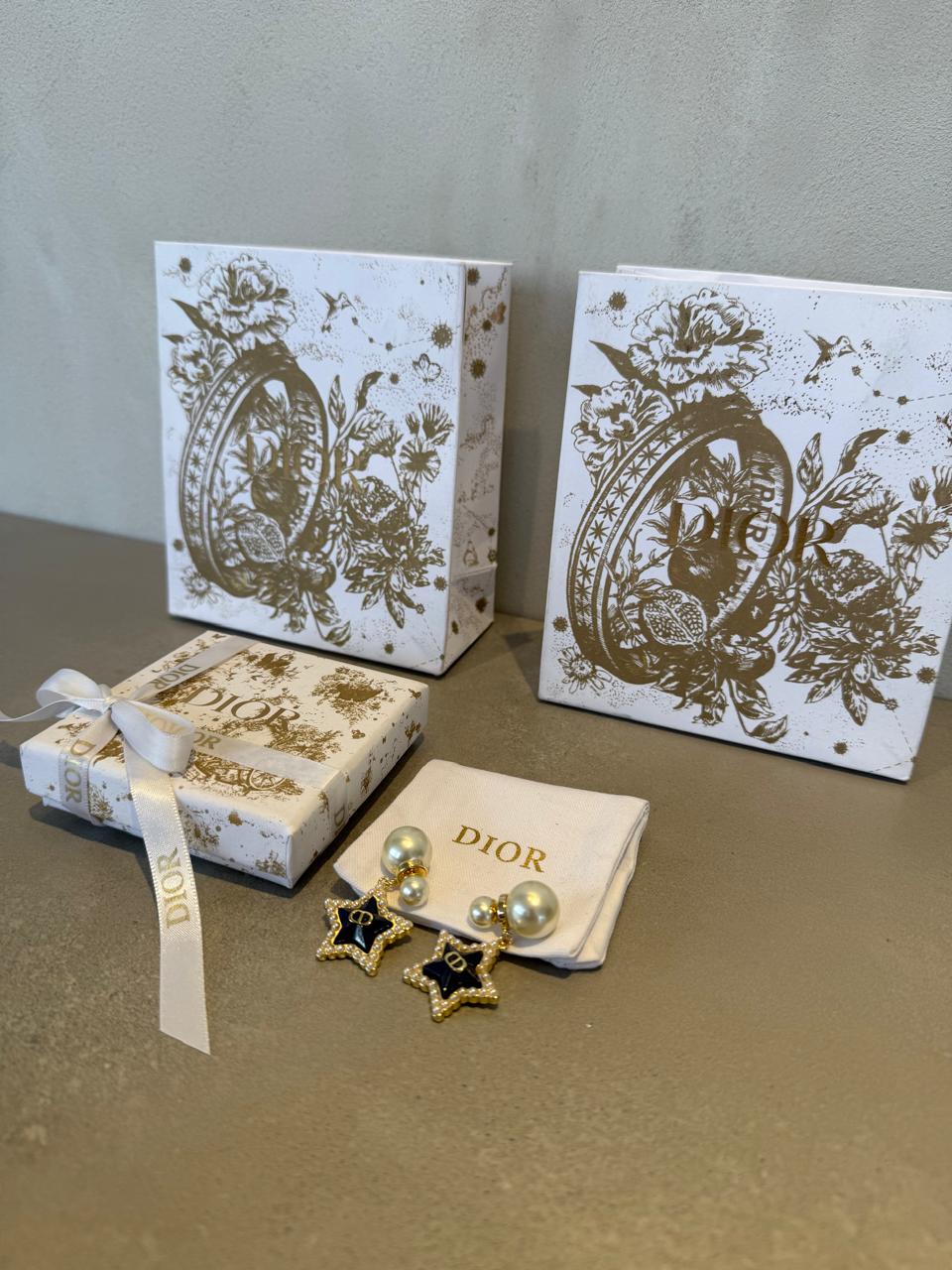 Aretes CD dorados perlas y estrella 5653