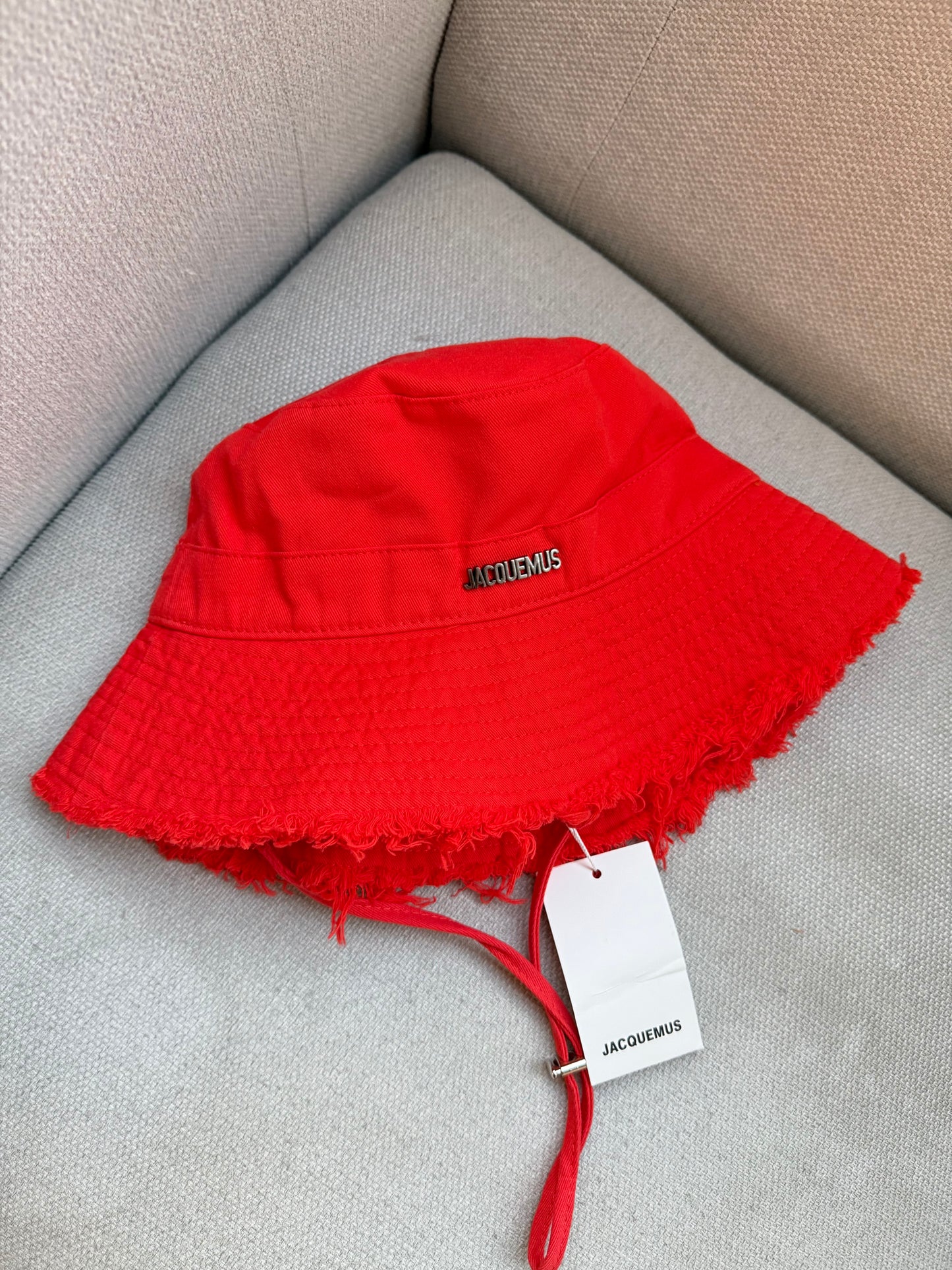 Sombrero Jacquemus rojo