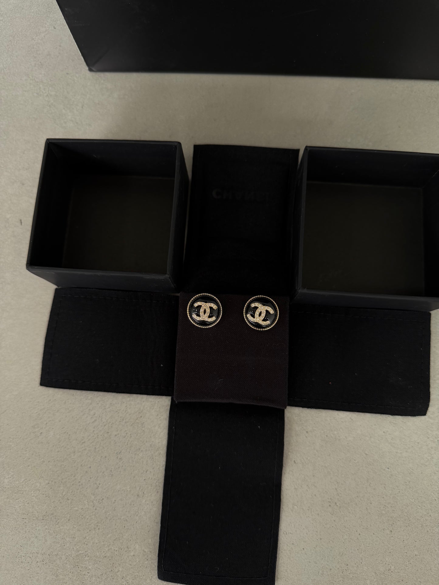 Aretes CC círculo ónix