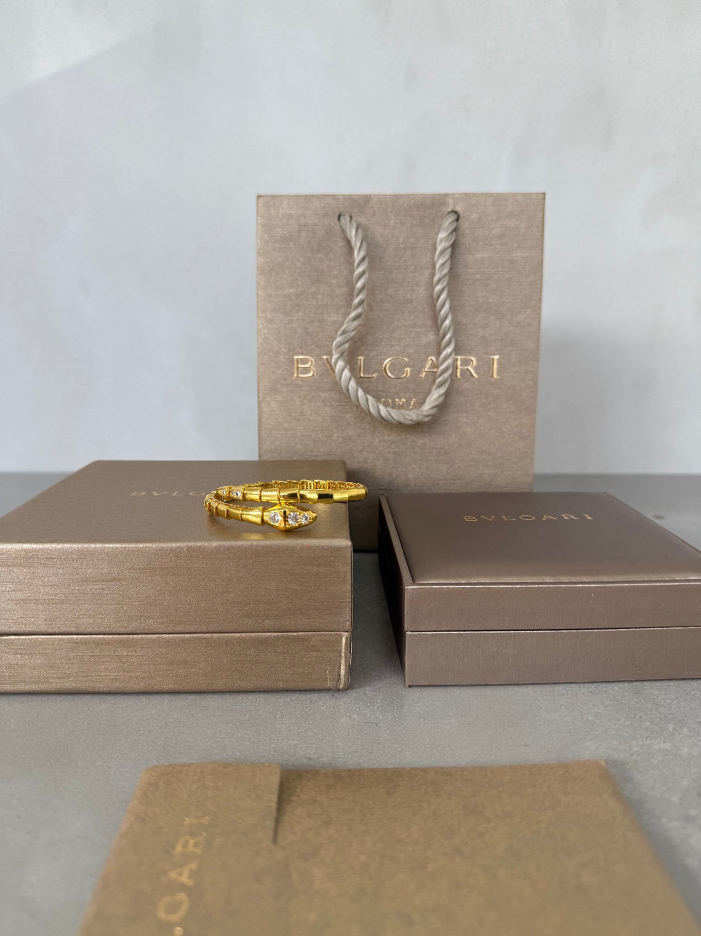 Pulsera BLG dorada - 5458
