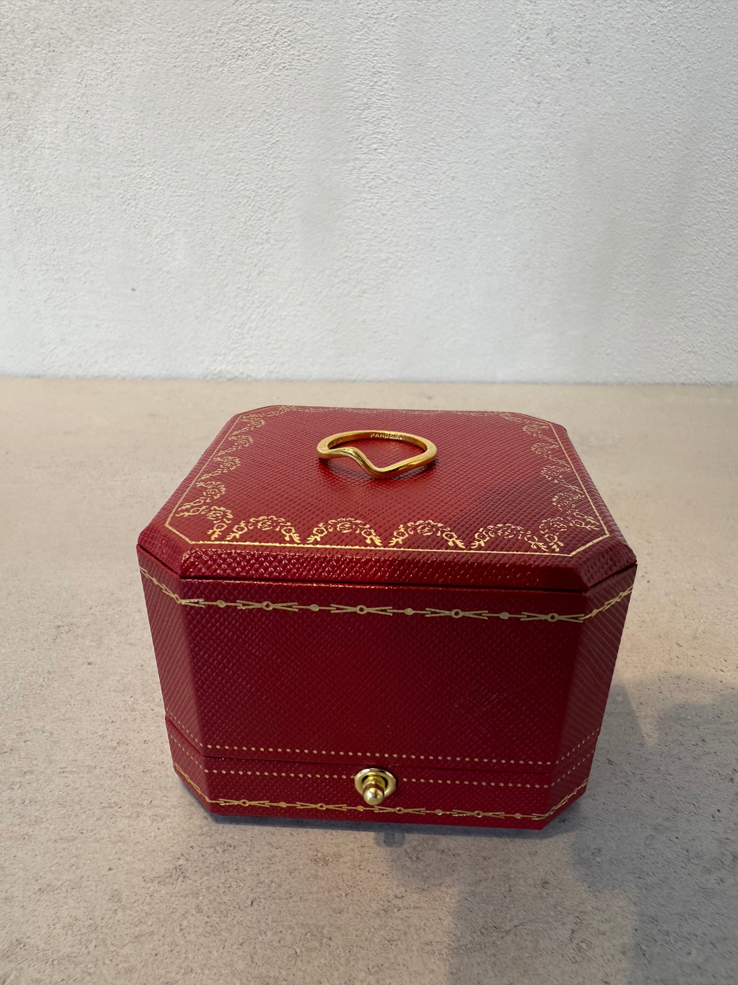 Anillo PAND dorado wave