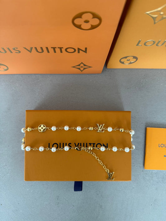 Collar LV perlas con dorado