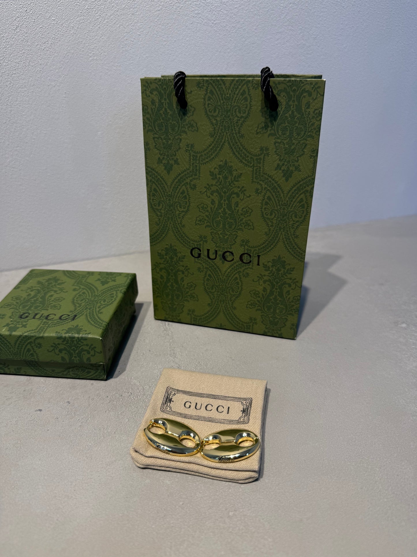 Aretes GG dorados Círculos - 5576