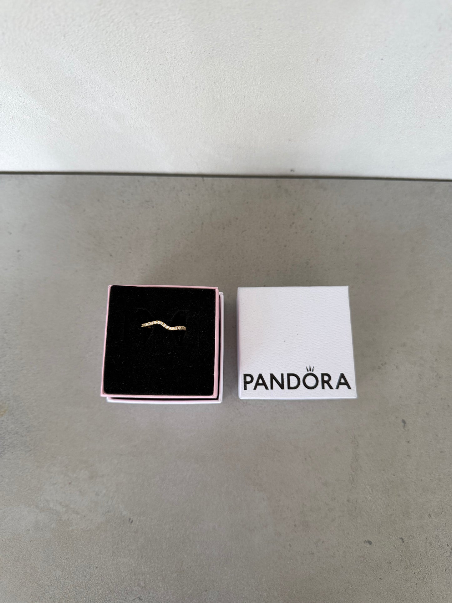 Anillo pandora dorado con zirconias -5254